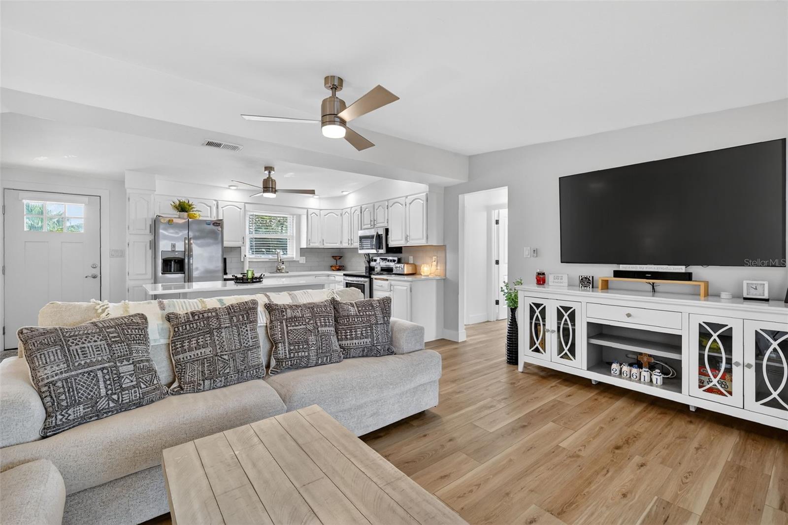 LAKE HARRIS SHORES - Residential