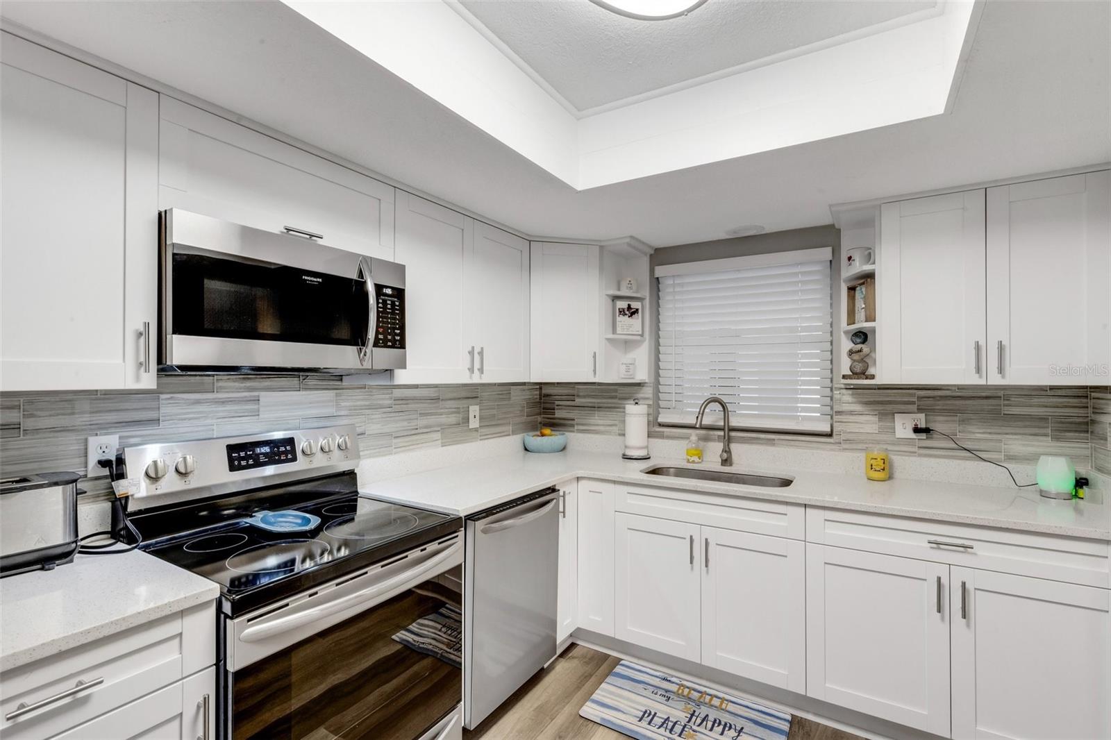 BAYSHORE ON THE LAKE APTS III SEC1 - Residential