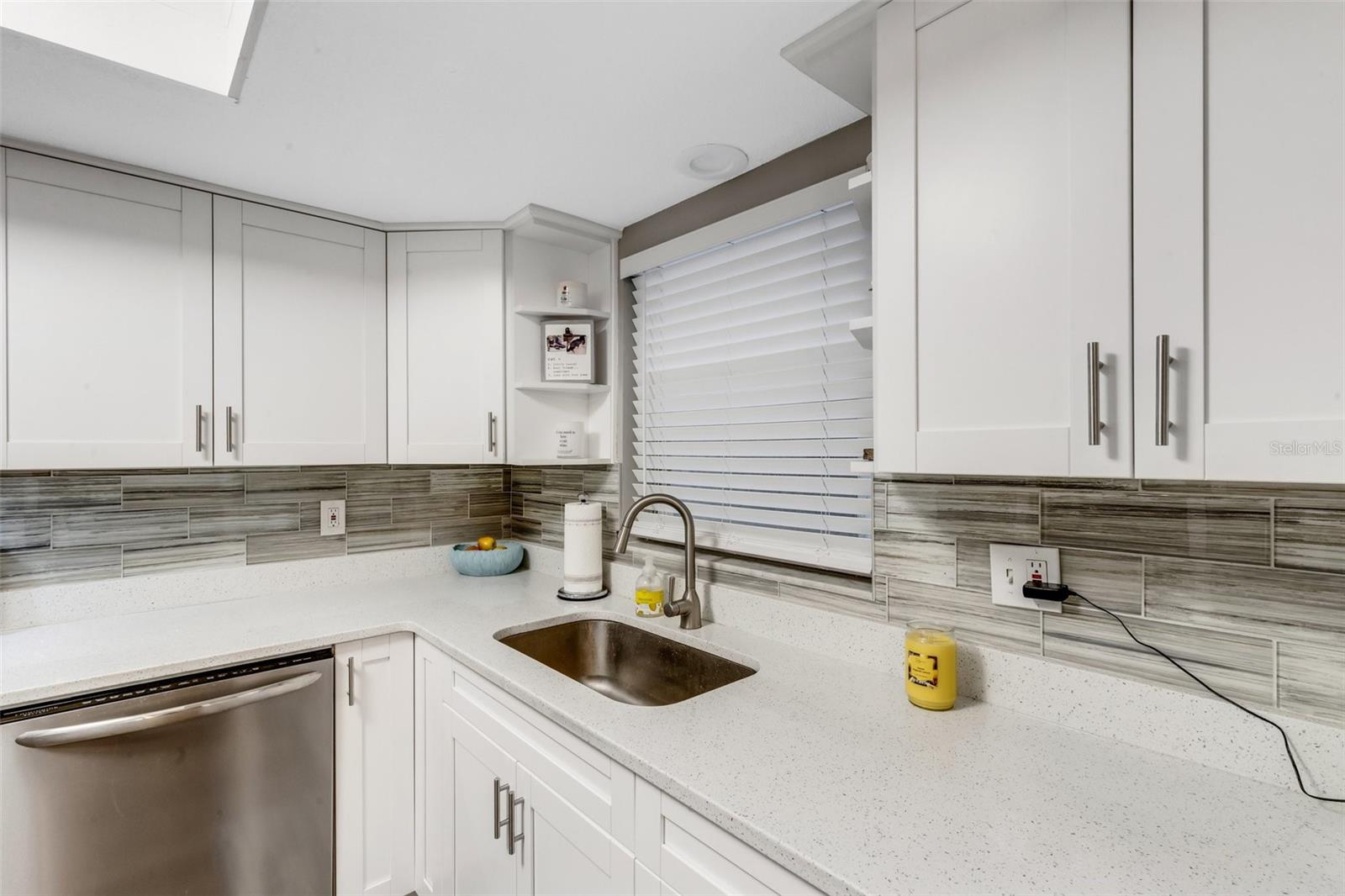 BAYSHORE ON THE LAKE APTS III SEC1 - Residential