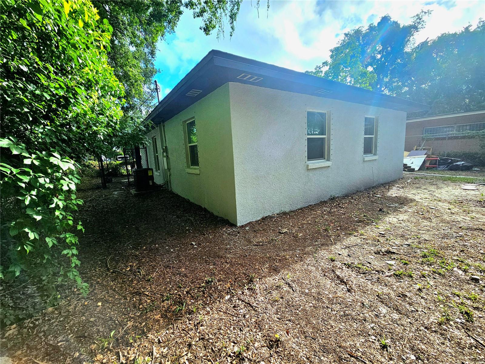 Photo 5 of 33 of 3611 LINDELL AVENUE house