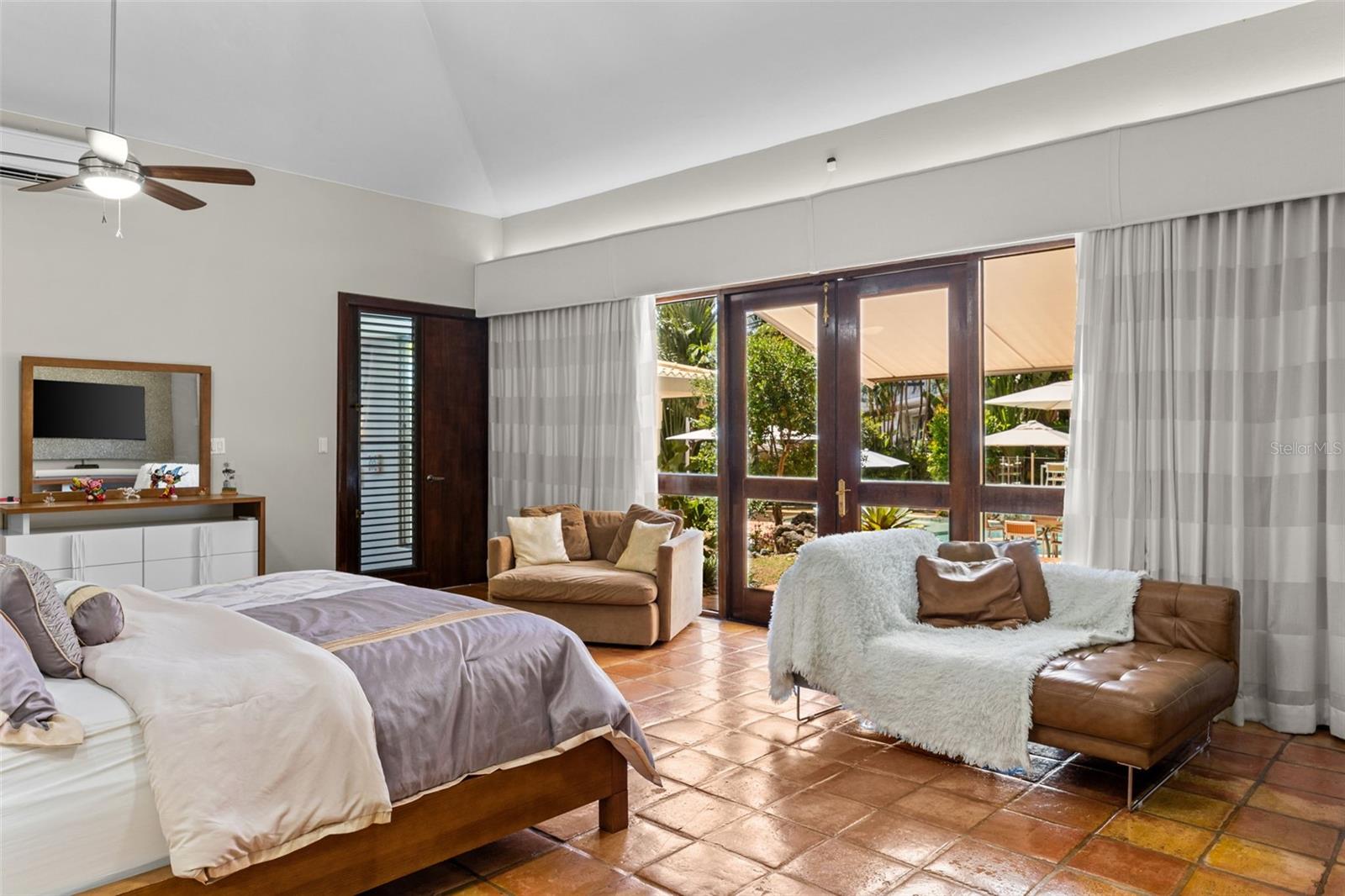 VILLA CAPARRA NORTE - Residential