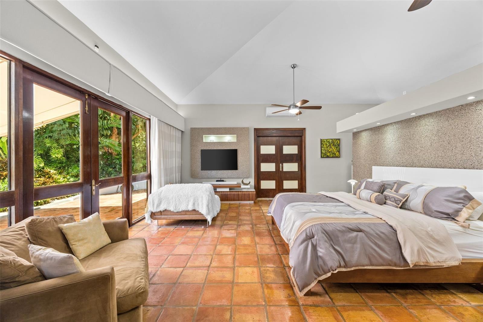 VILLA CAPARRA NORTE - Residential