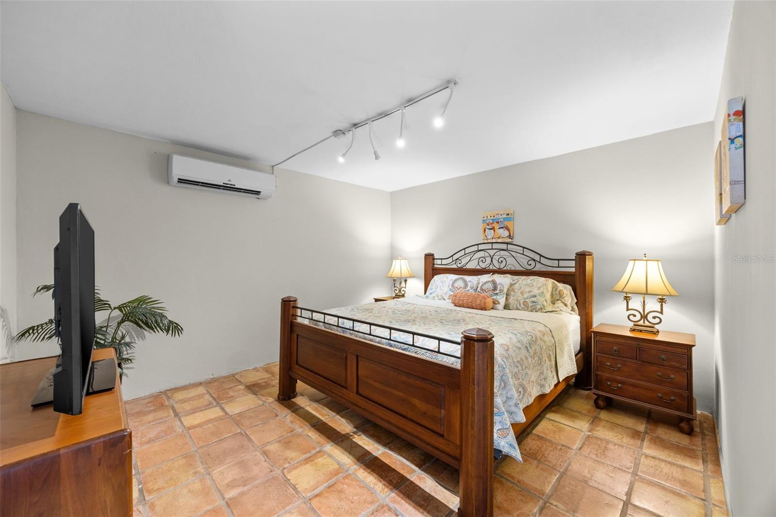 VILLA CAPARRA NORTE - Residential