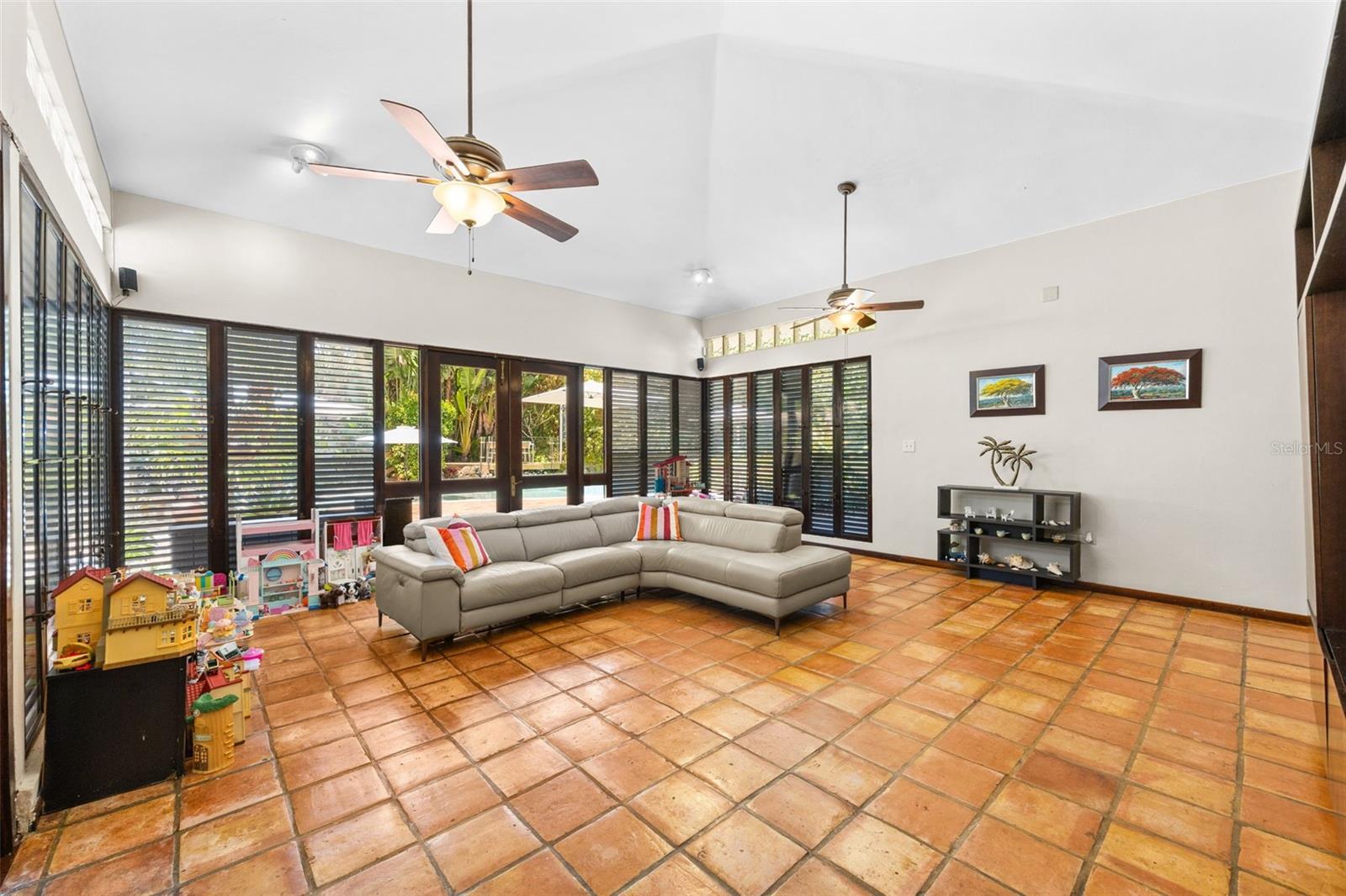 VILLA CAPARRA NORTE - Residential