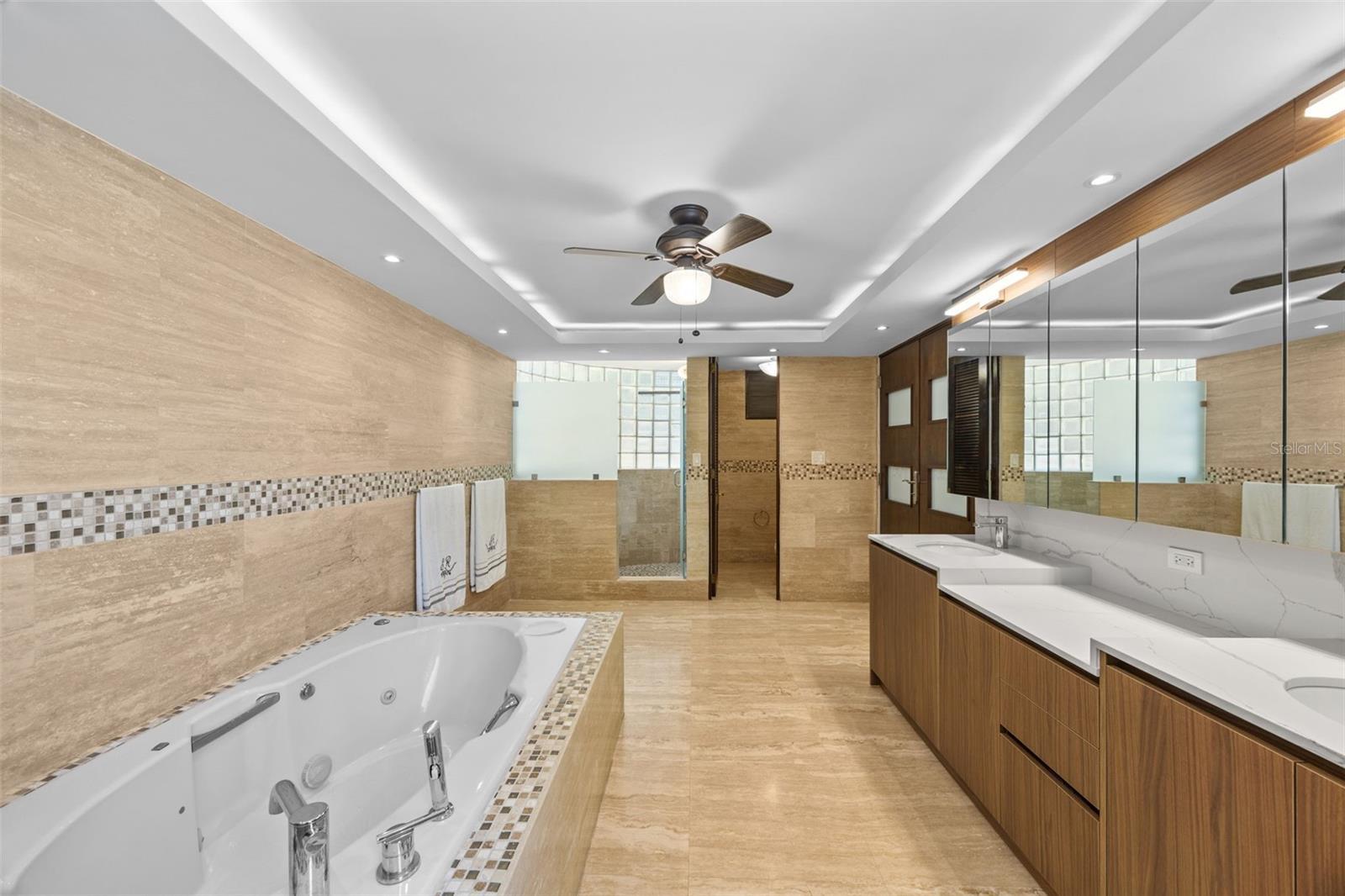 VILLA CAPARRA NORTE - Residential