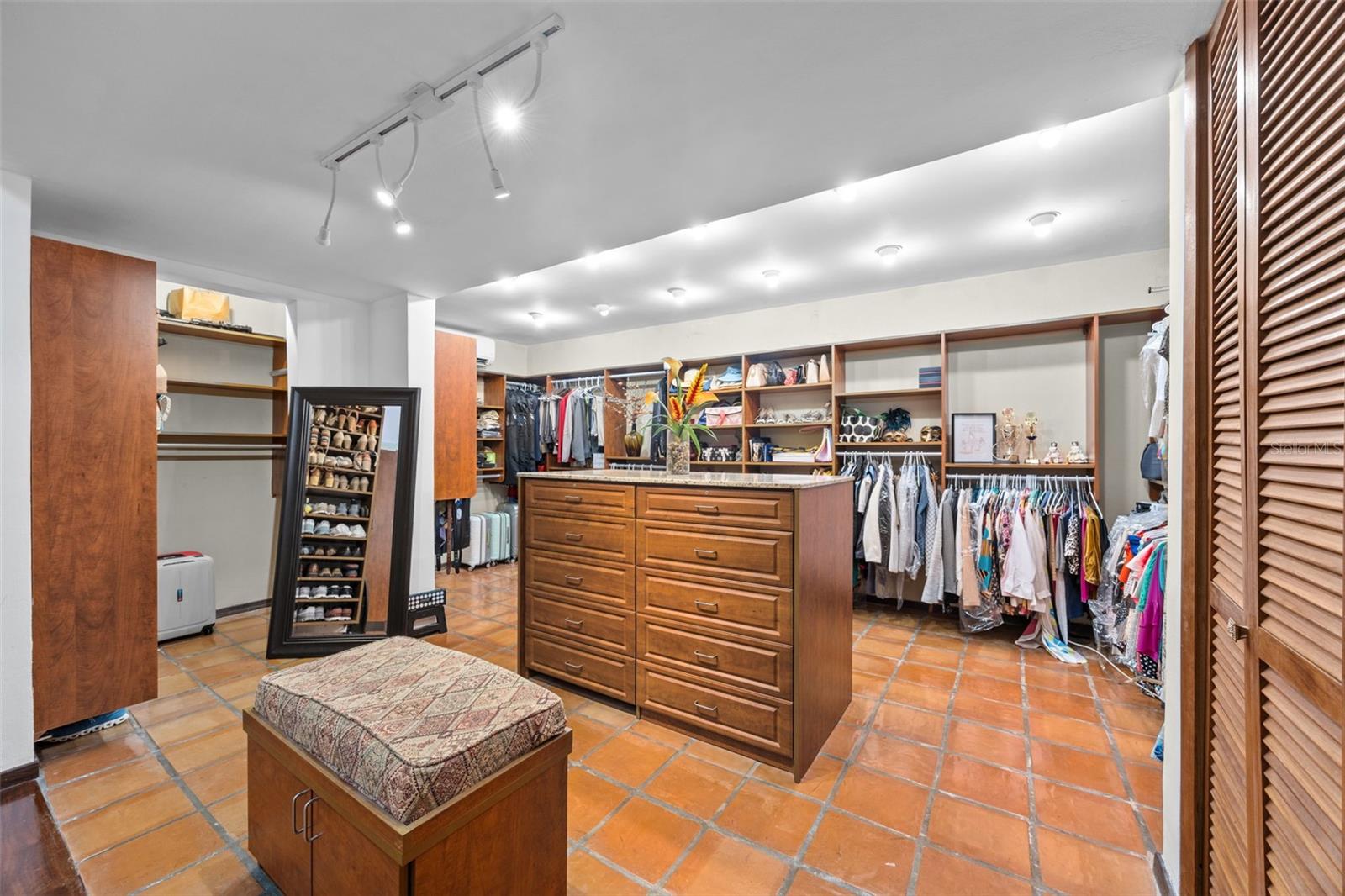 VILLA CAPARRA NORTE - Residential