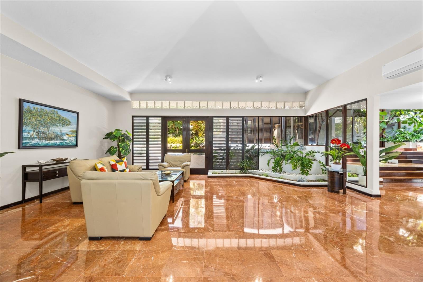 VILLA CAPARRA NORTE - Residential