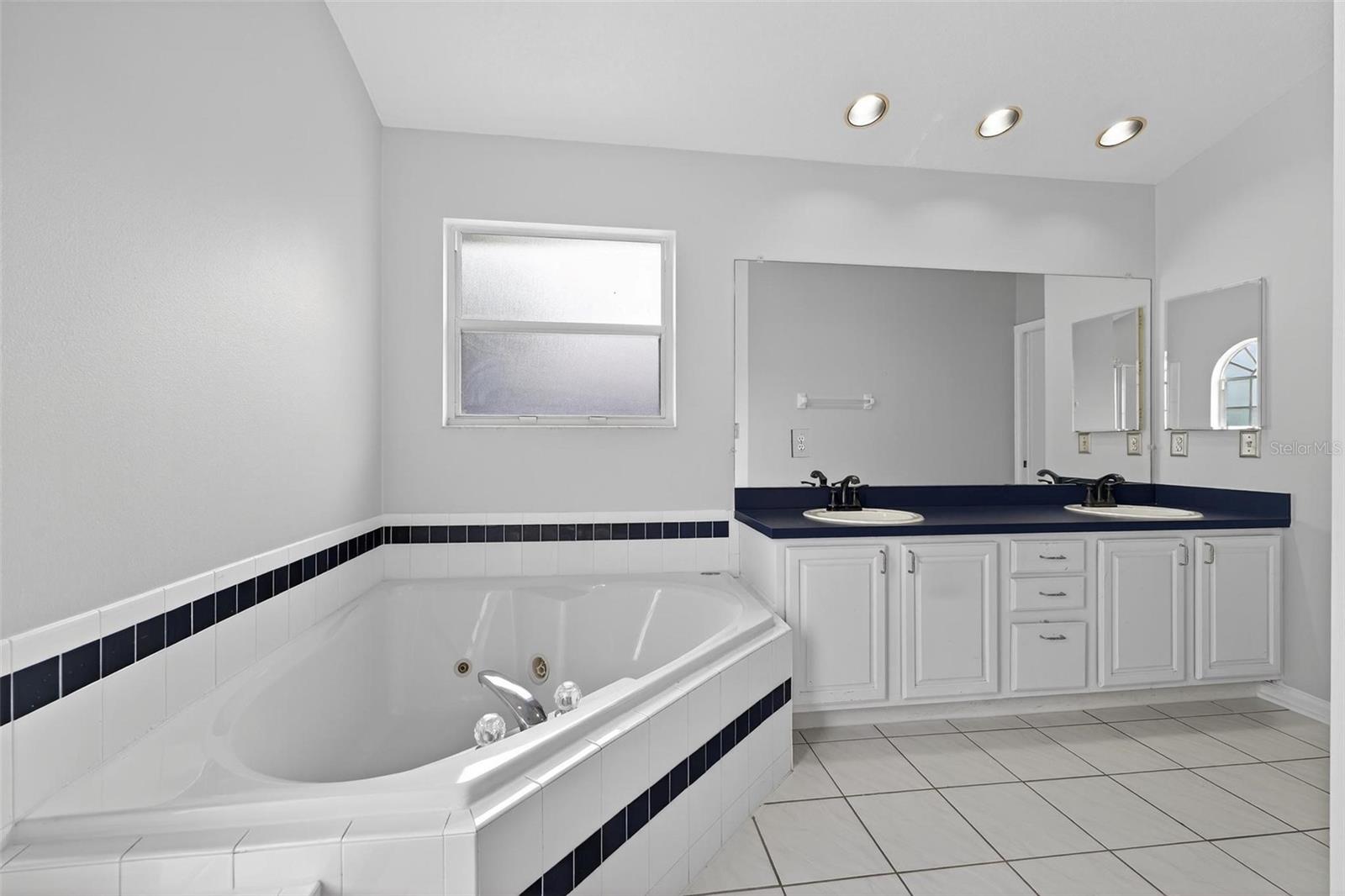 2705 BAYVIEW DR