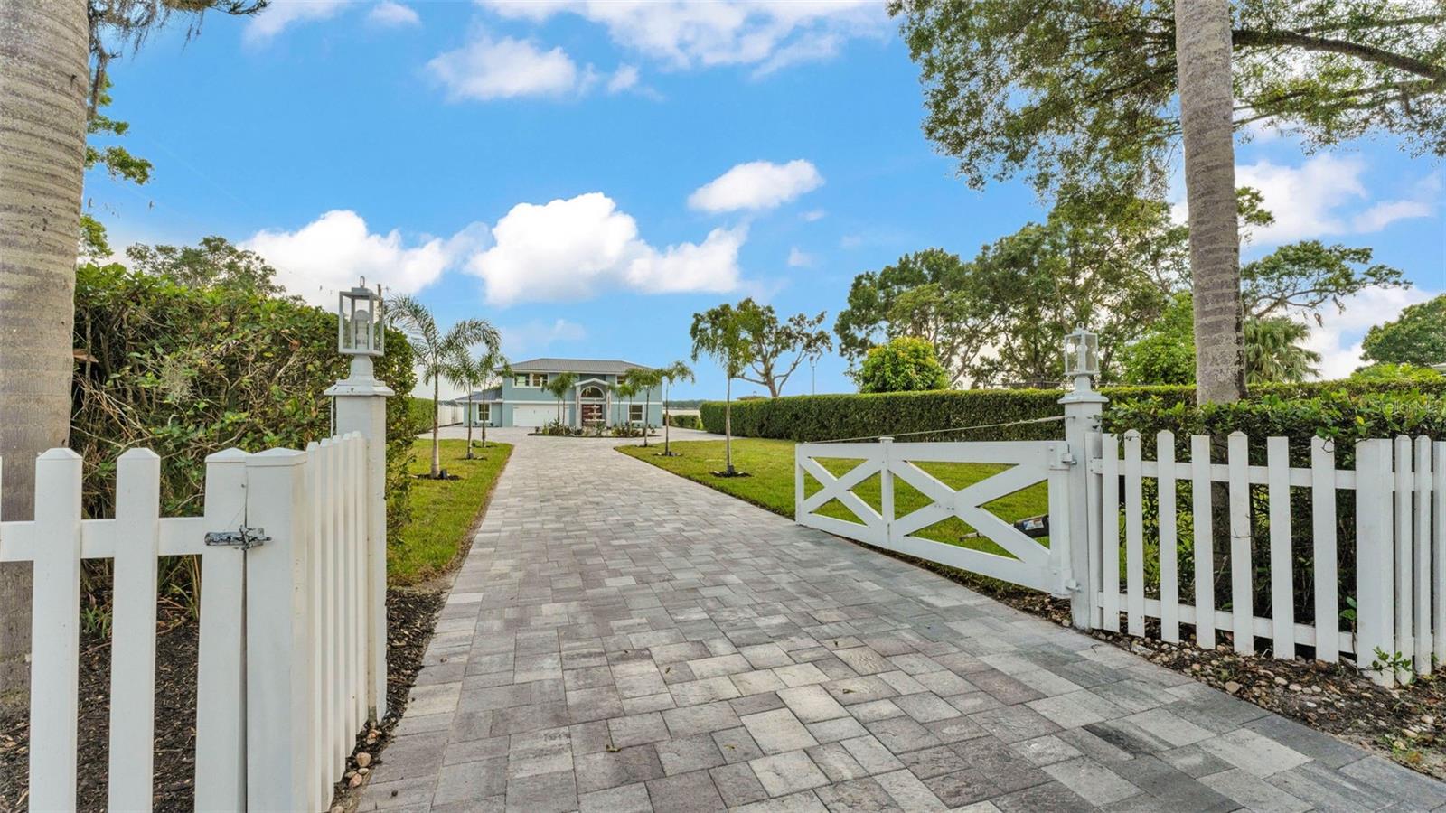 390 WINDERMERE DRIVE