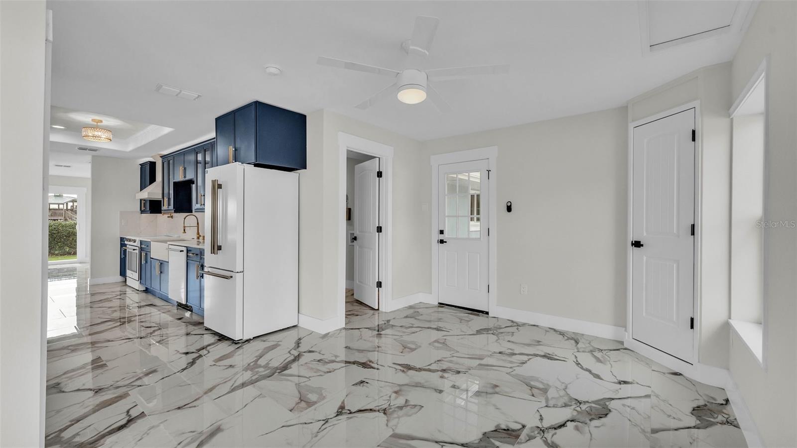 LAKE GIBSON ESTS - Residential