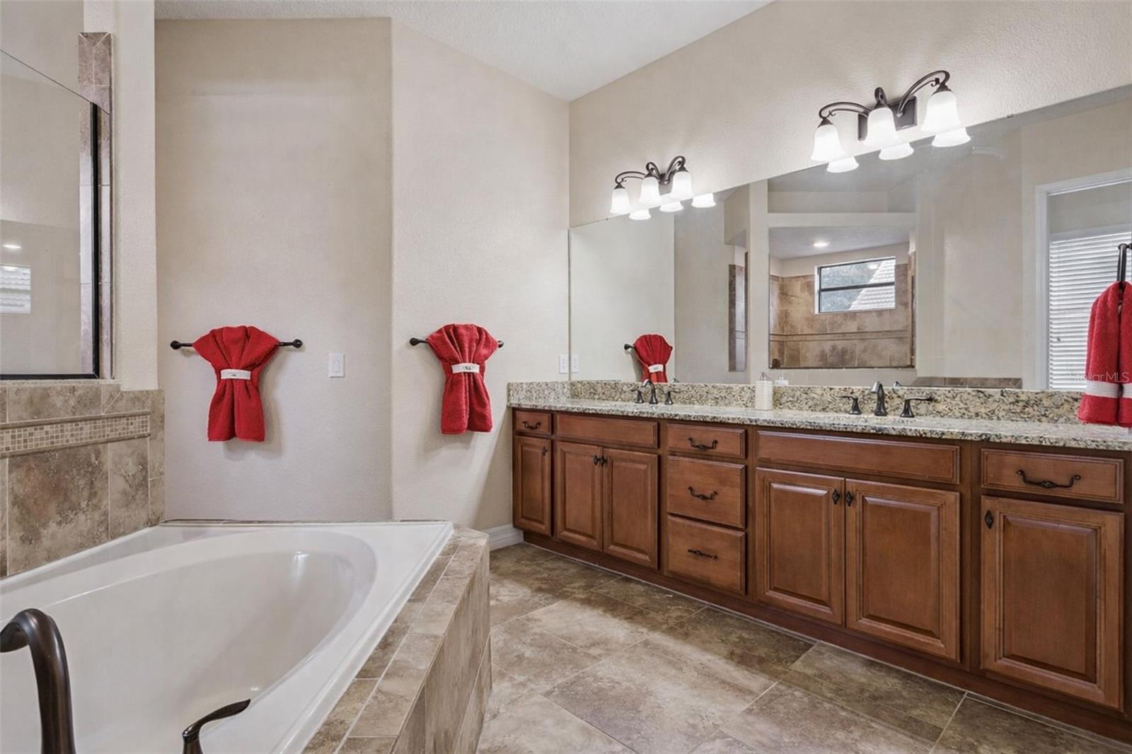 HEATHROW COUNTRY ESTATE - Residential