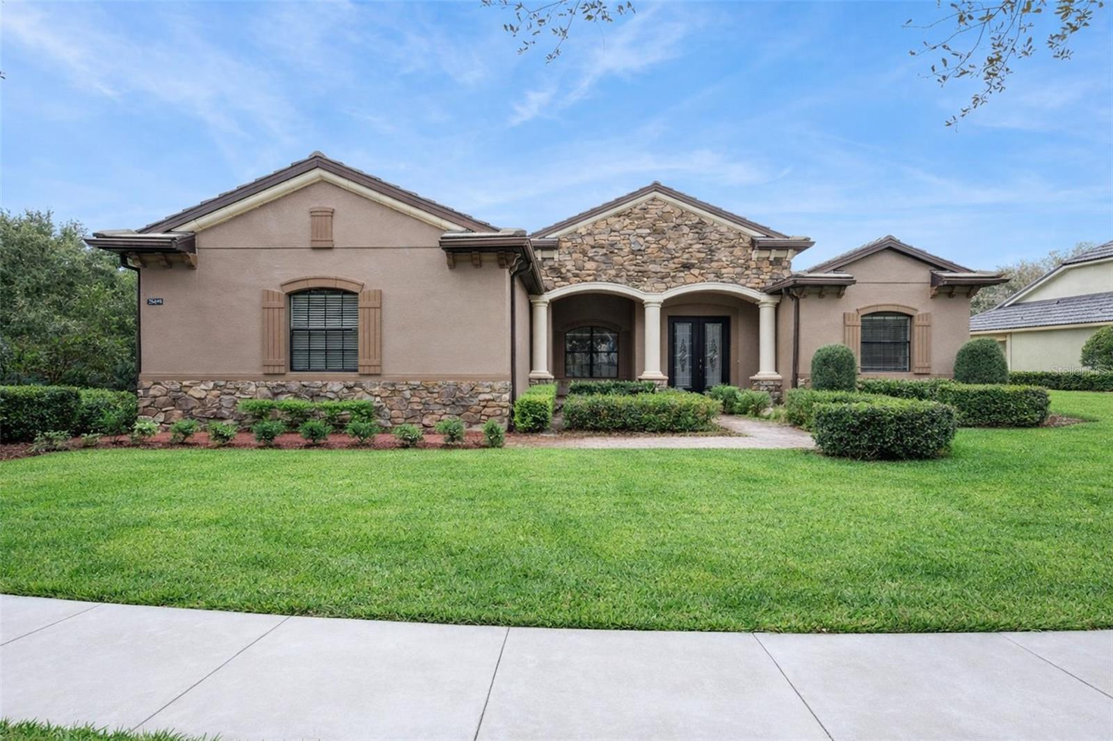 HEATHROW COUNTRY ESTATE - Residential