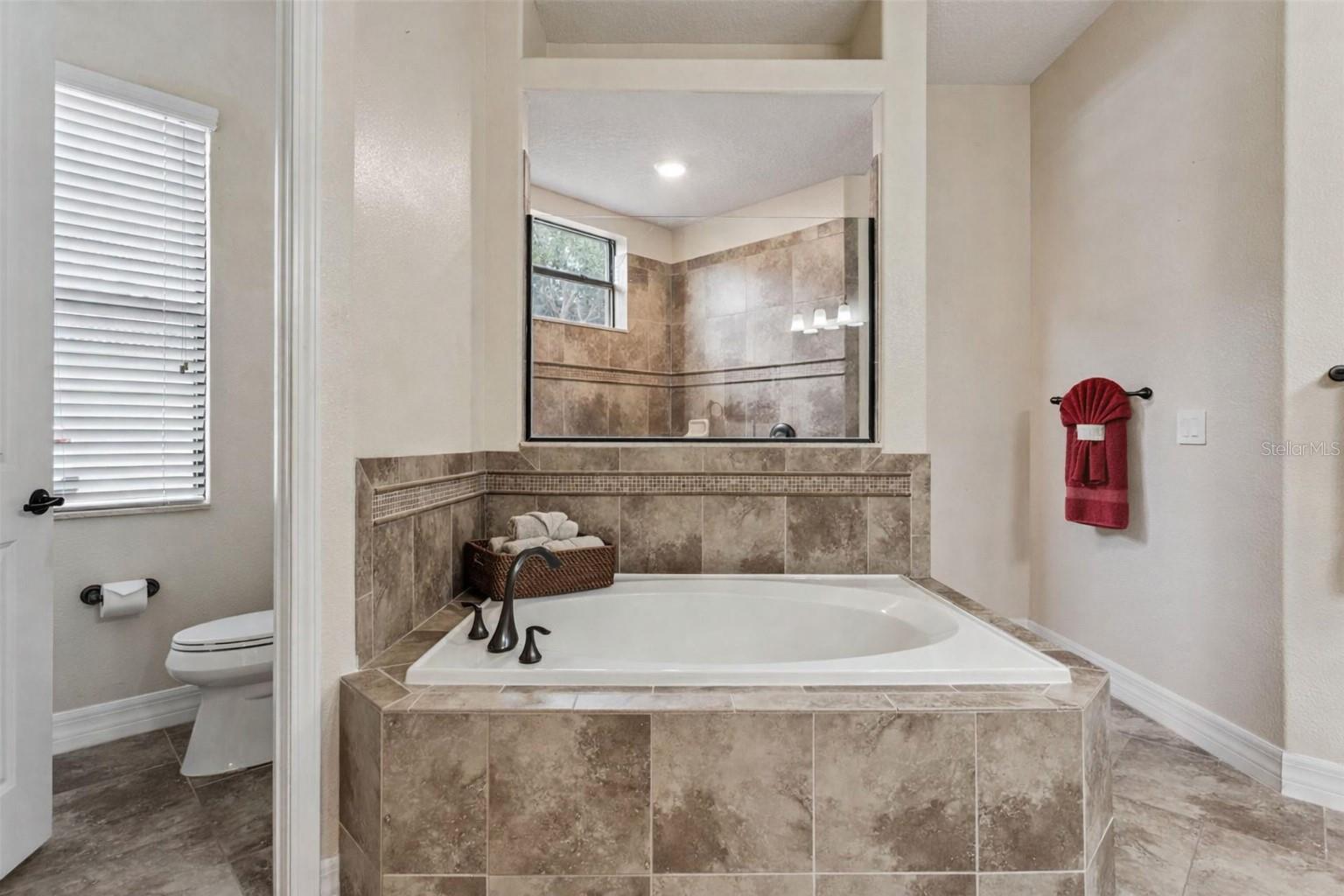 HEATHROW COUNTRY ESTATE - Residential