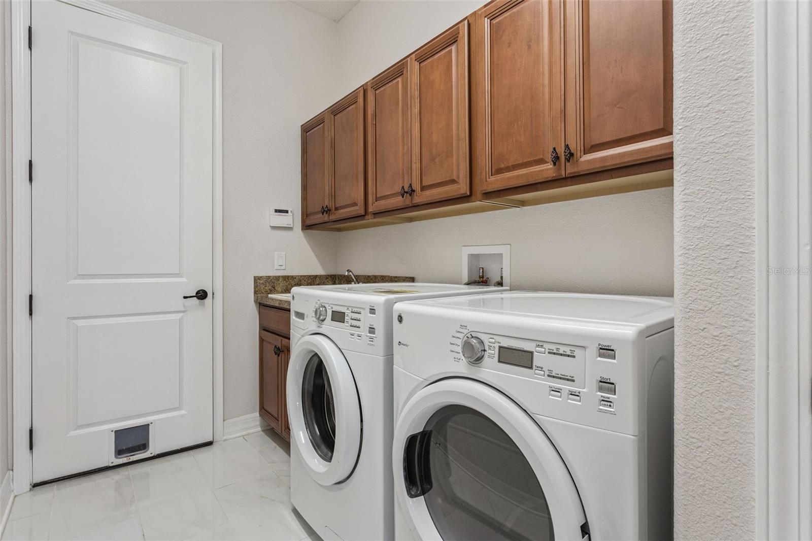 HEATHROW COUNTRY ESTATE - Residential