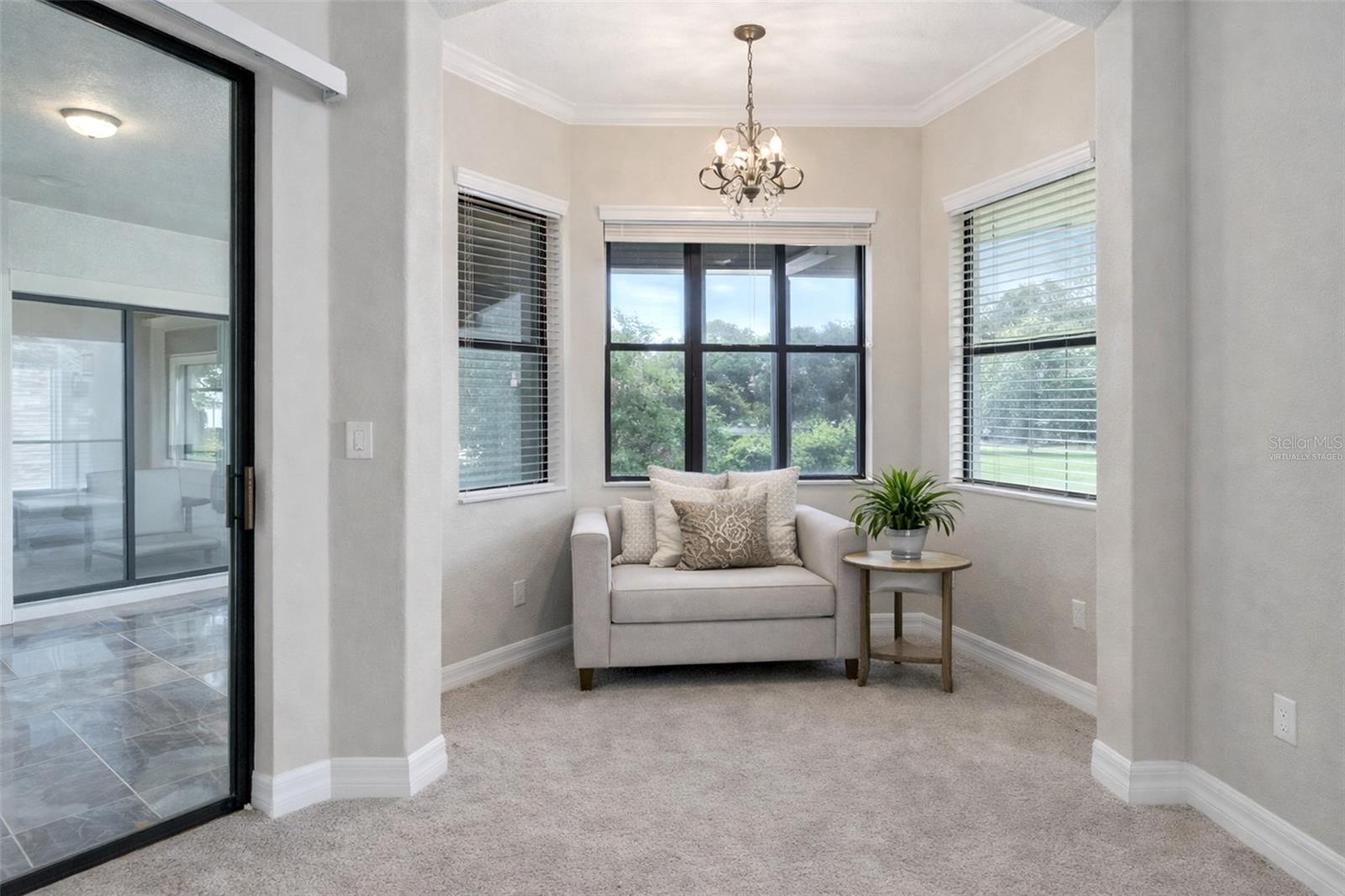 HEATHROW COUNTRY ESTATE - Residential