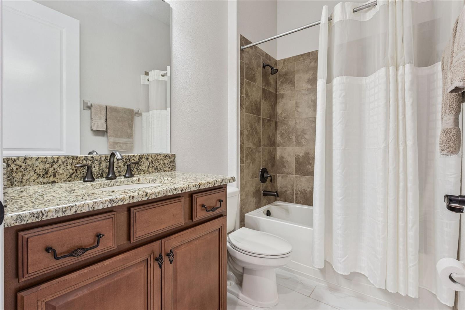 HEATHROW COUNTRY ESTATE - Residential