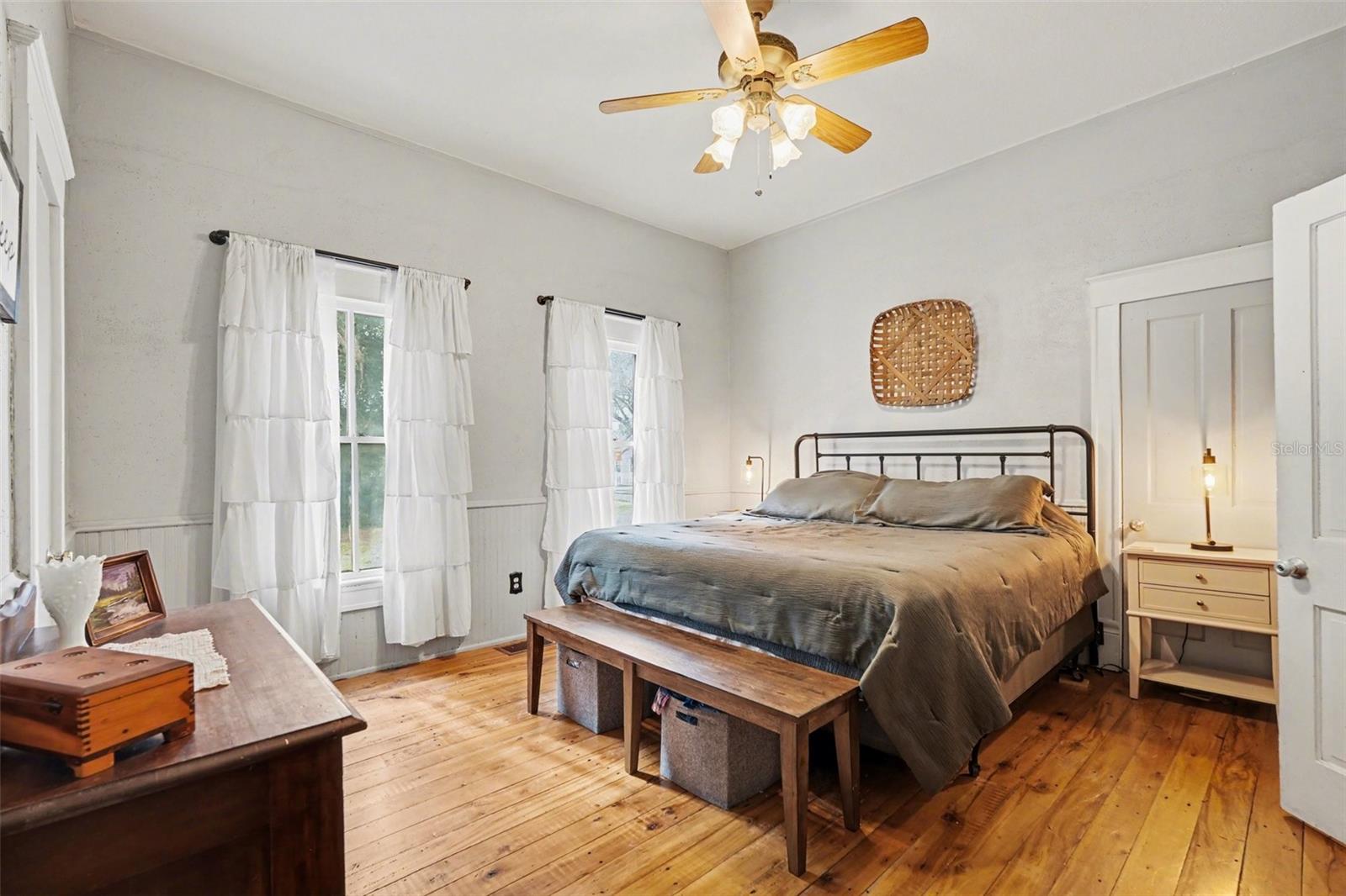 DEVANE & THOMAS - Residential