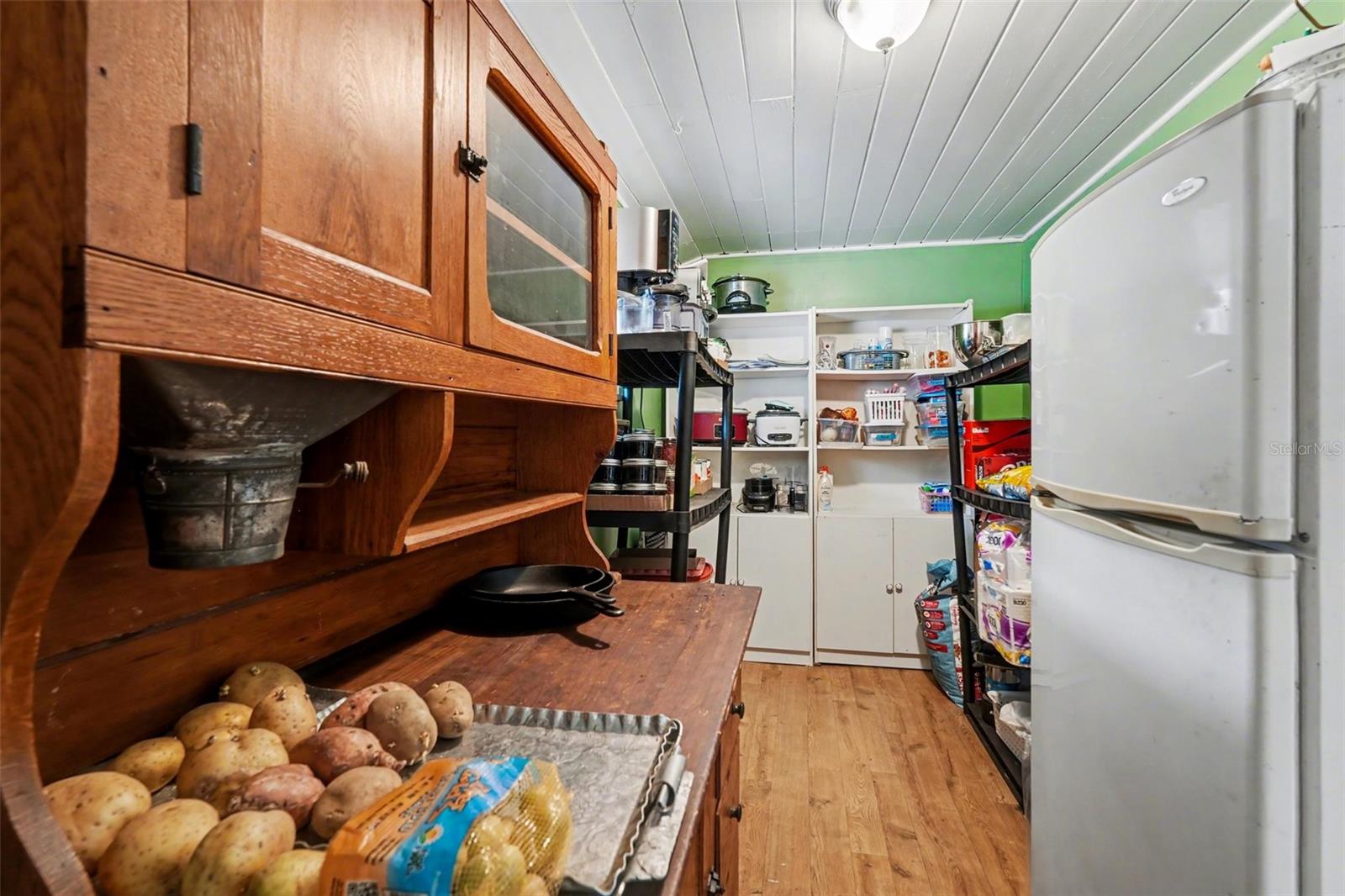 DEVANE & THOMAS - Residential