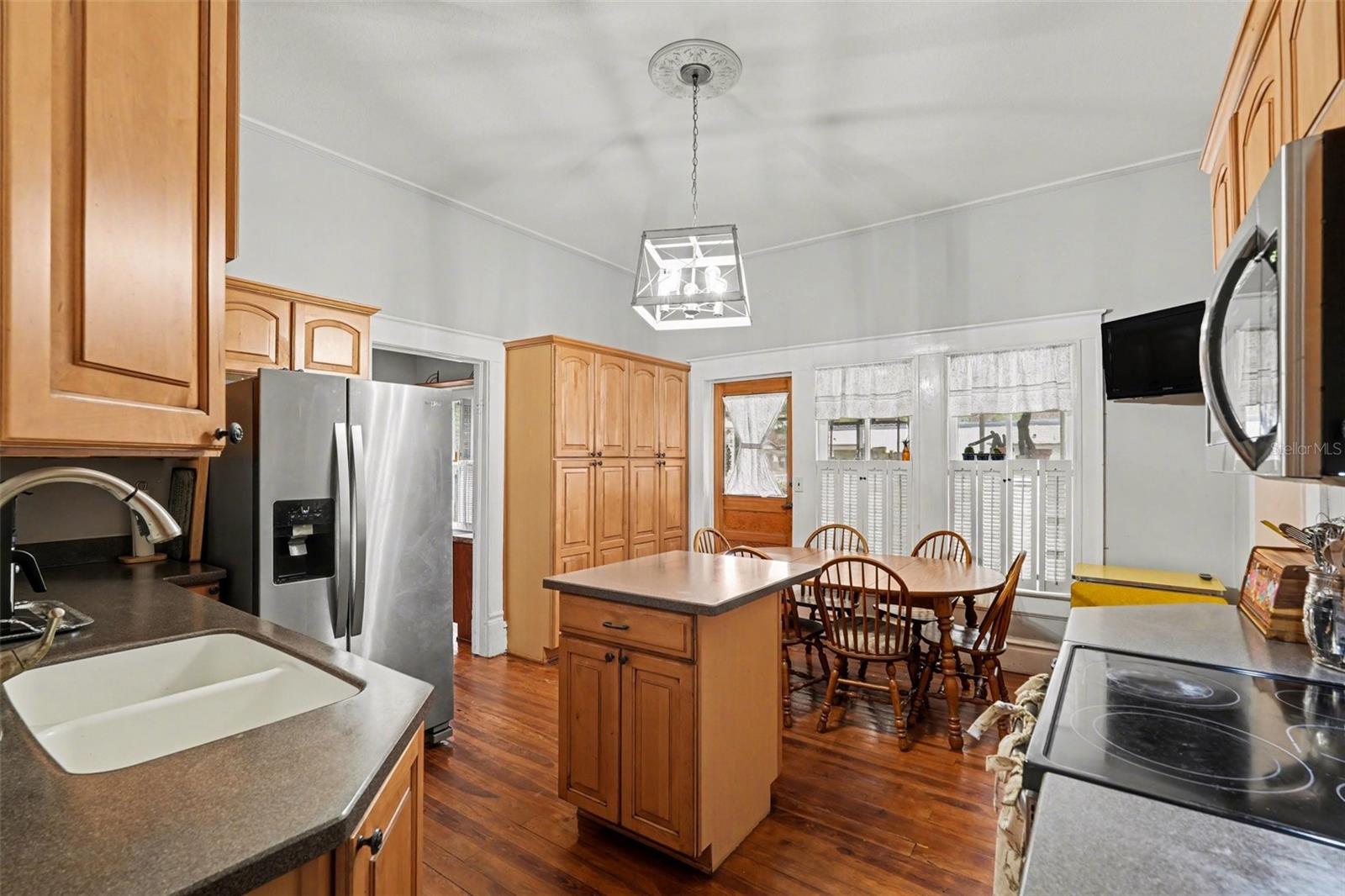 DEVANE & THOMAS - Residential