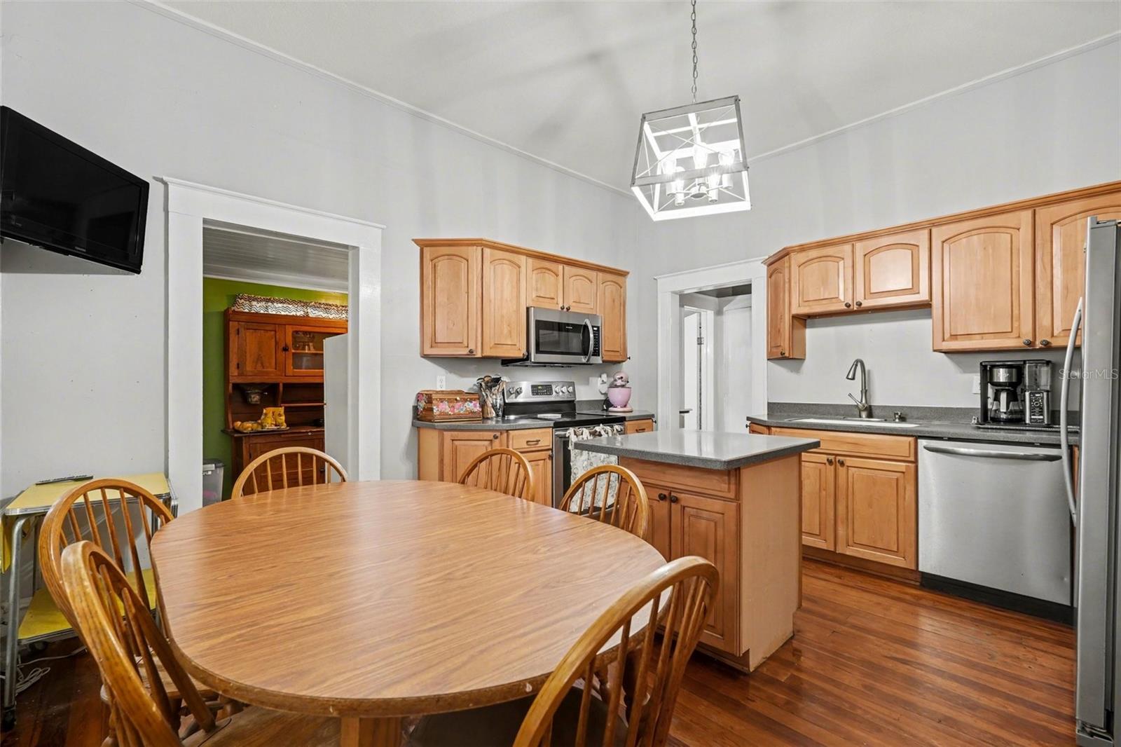 DEVANE & THOMAS - Residential