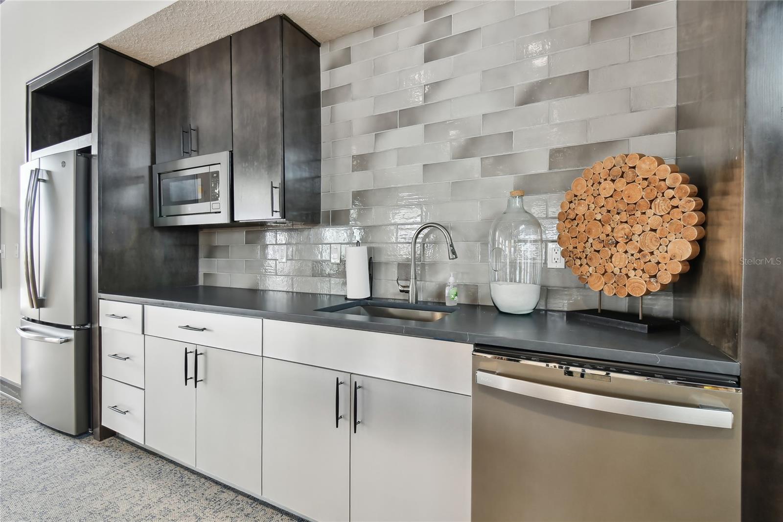 ISLAND RESORT AT MARINERS CLUB - Residential