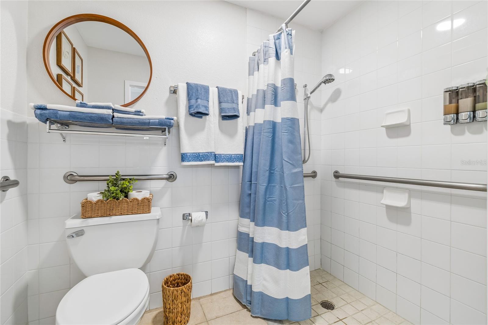 ISLAND RESORT AT MARINERS CLUB - Residential