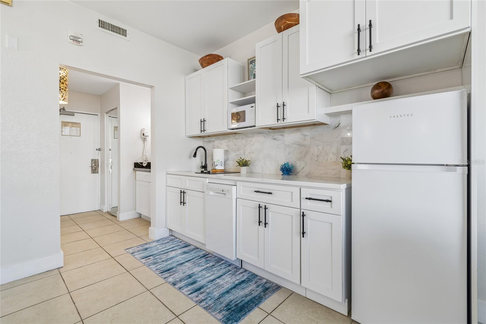 ISLAND RESORT AT MARINERS CLUB - Residential