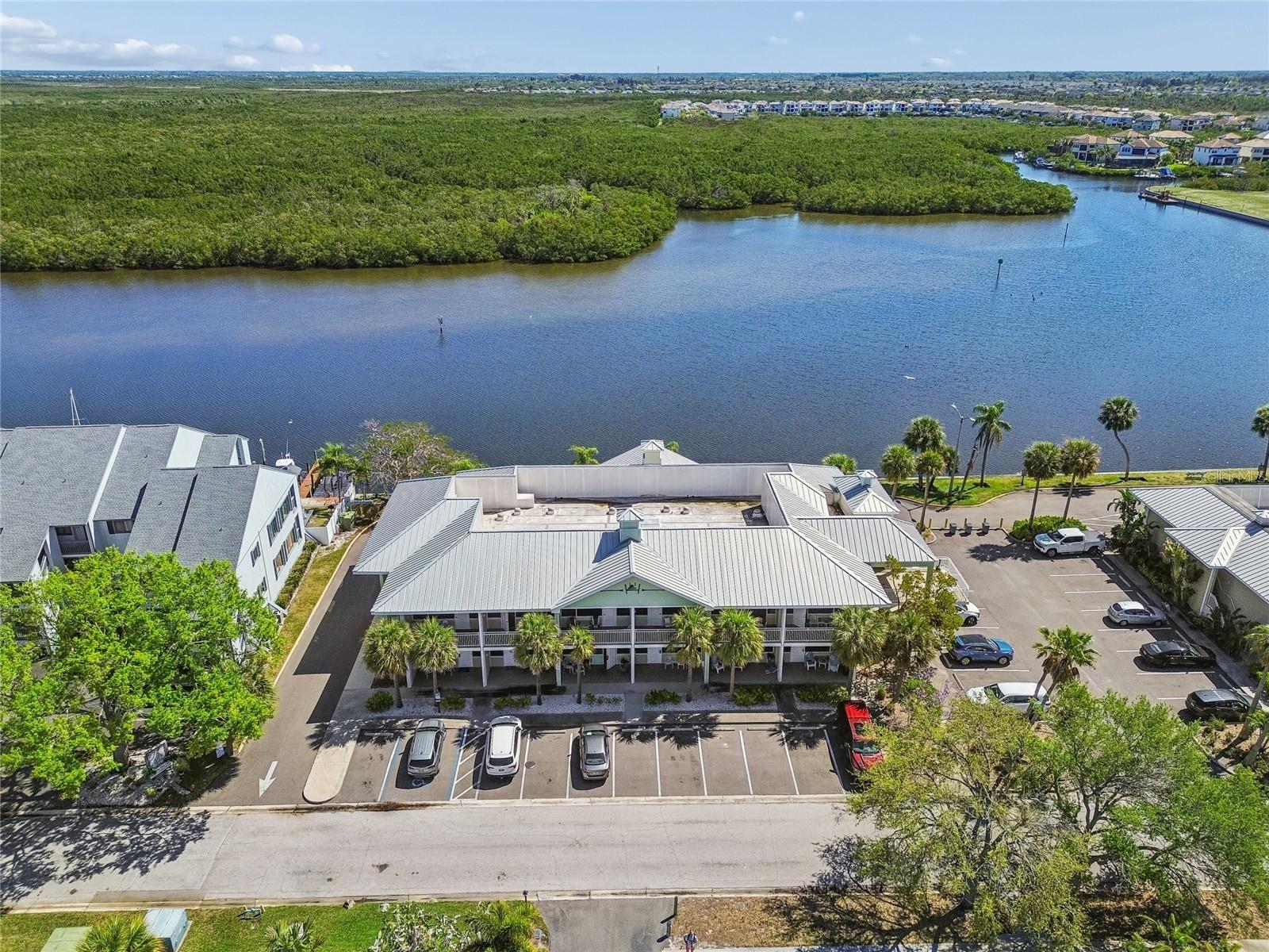 ISLAND RESORT AT MARINERS CLUB - Residential