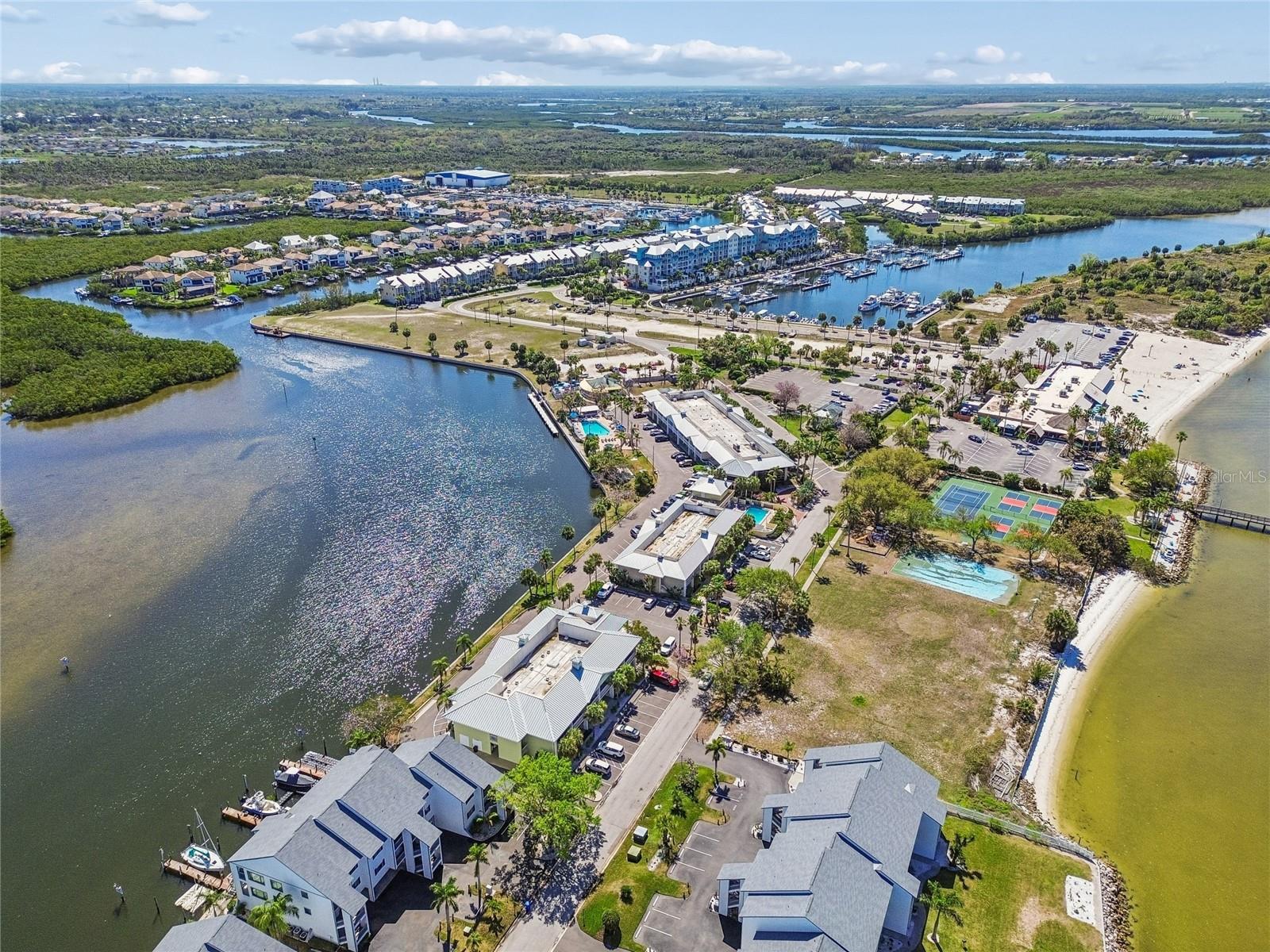 ISLAND RESORT AT MARINERS CLUB - Residential