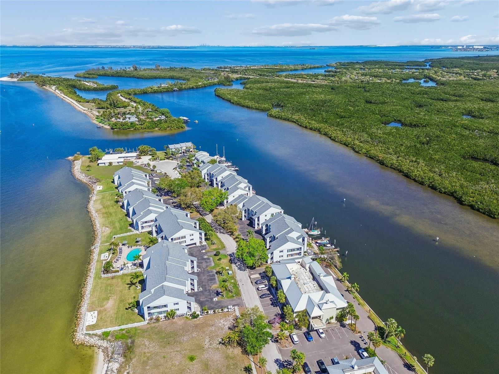 ISLAND RESORT AT MARINERS CLUB - Residential