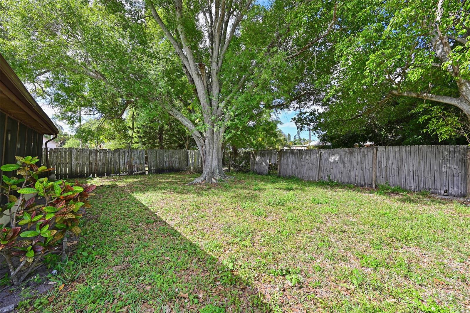 HOLIDAY HEIGHTS FIRST ADD - Residential Income