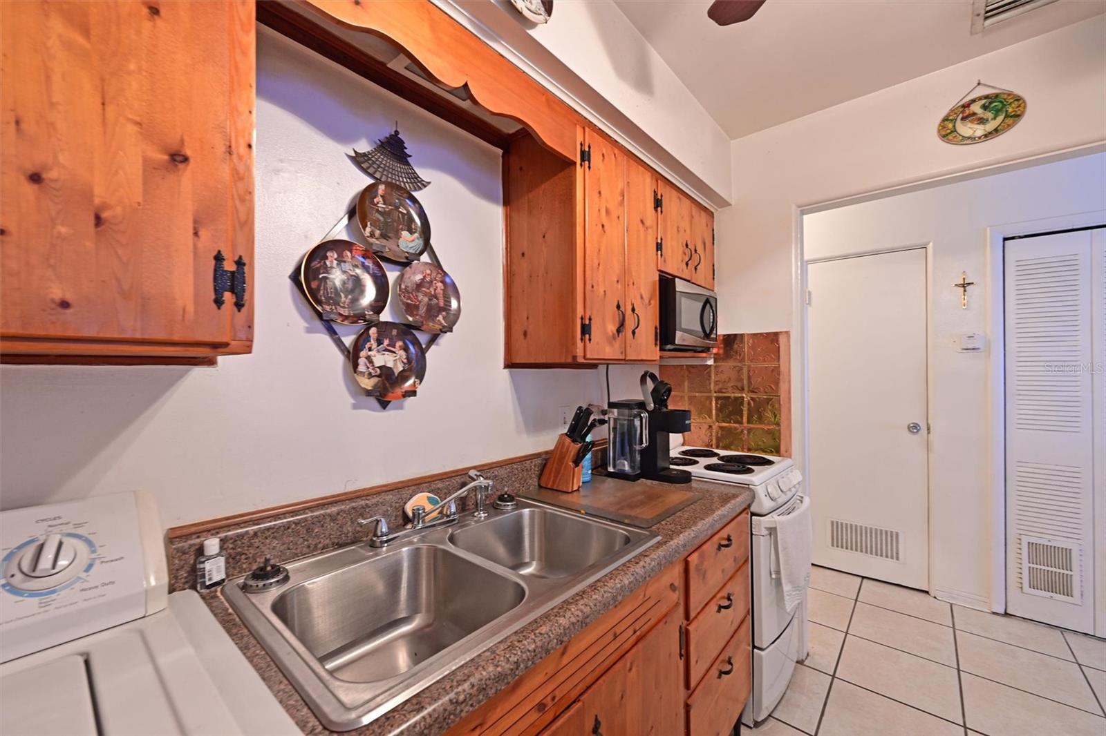 HOLIDAY HEIGHTS FIRST ADD - Residential Income