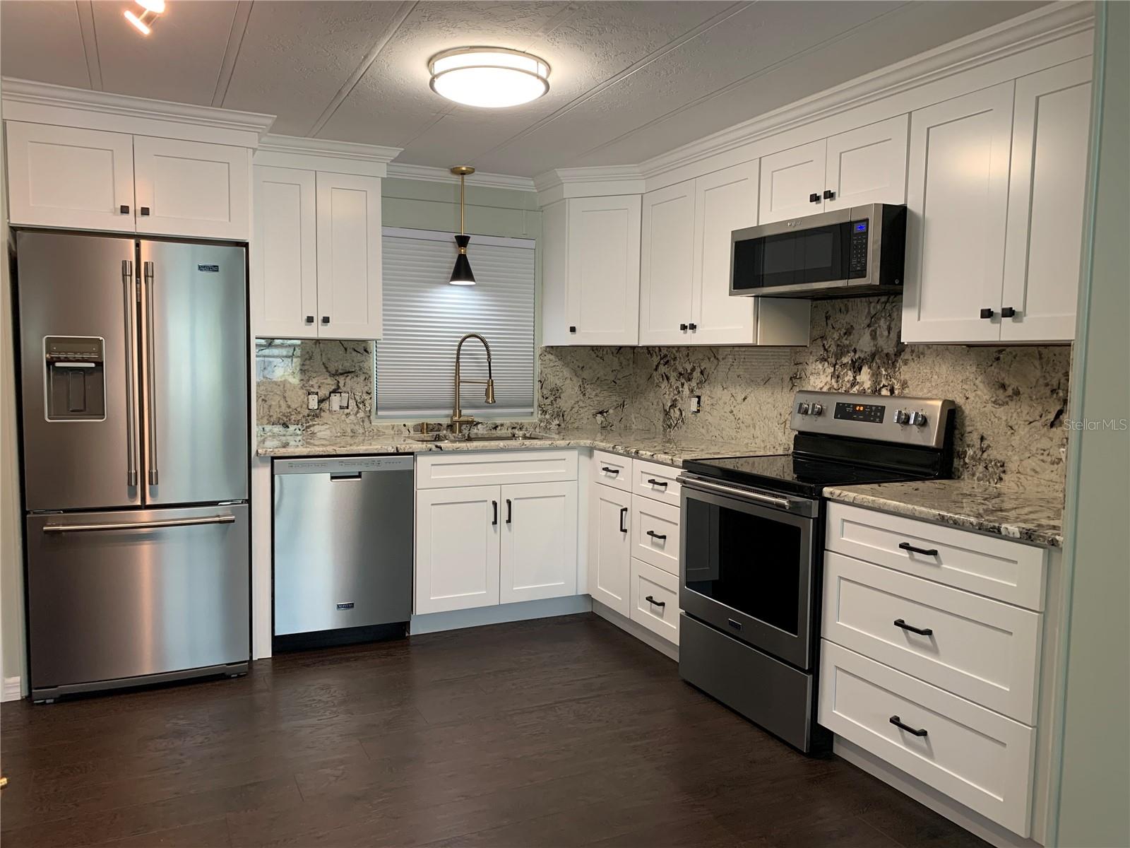 172 CLUBVIEW DRIVE 5