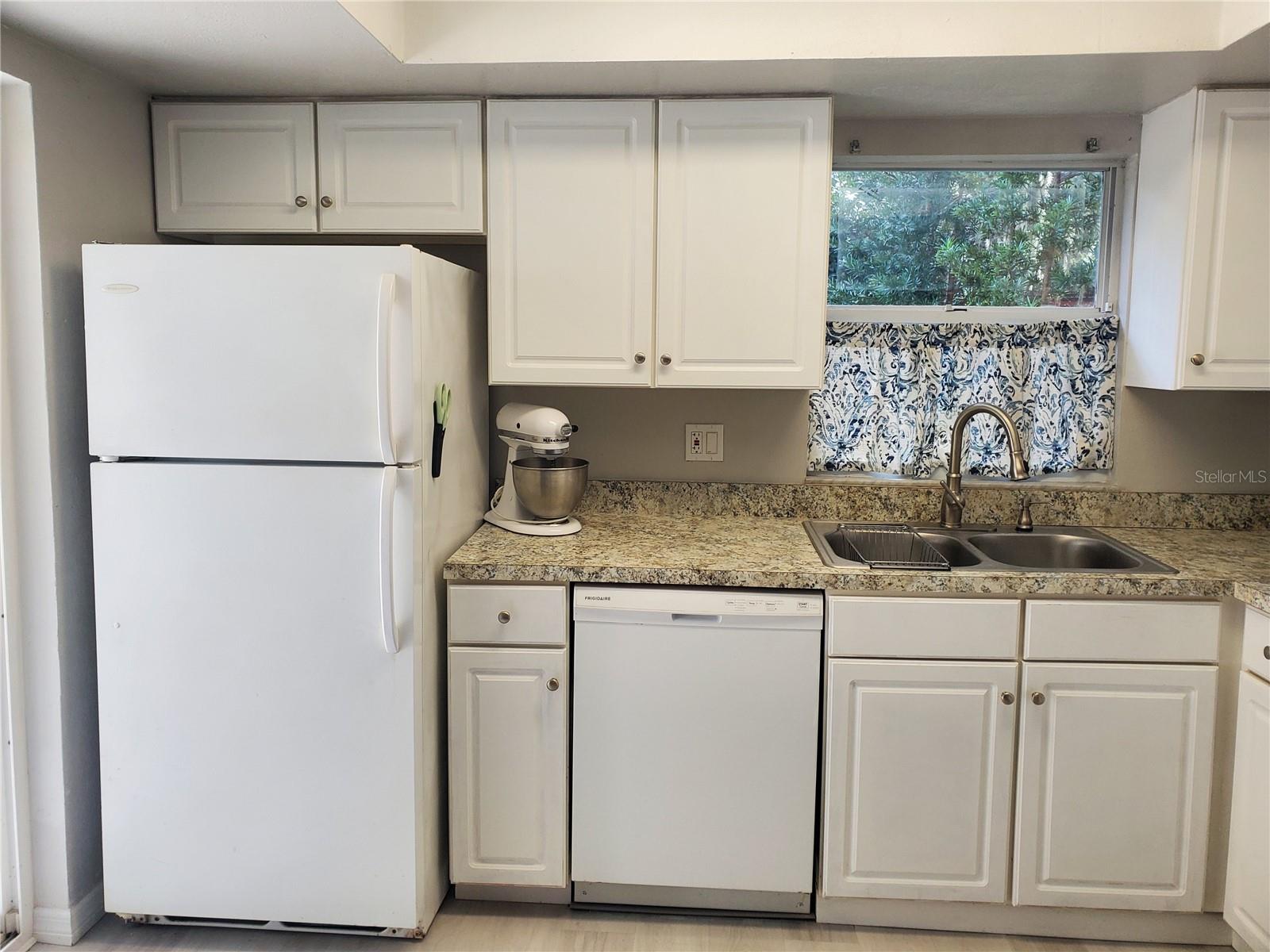 SPRINGWOOD SQUARE - Residential