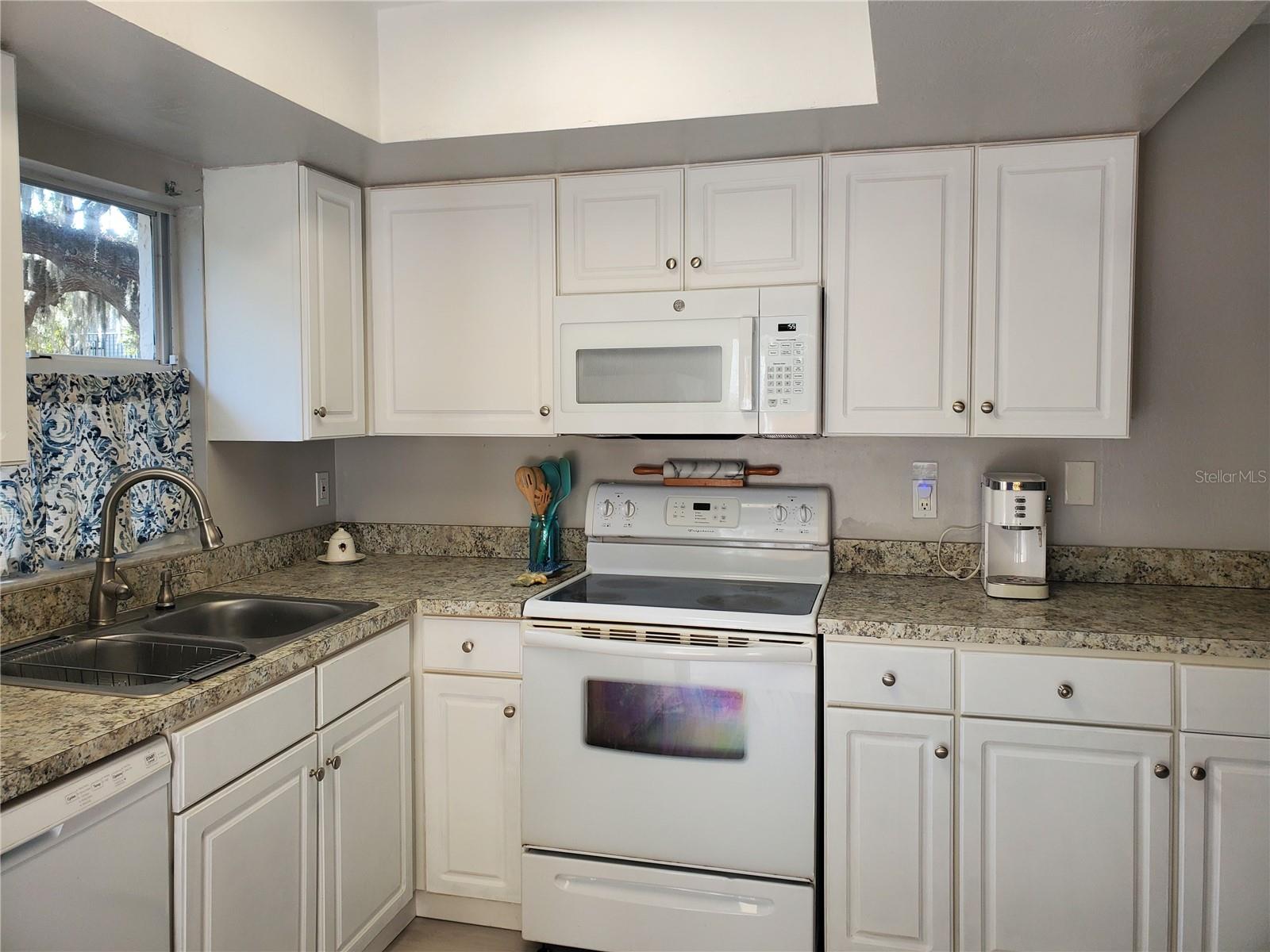 SPRINGWOOD SQUARE - Residential