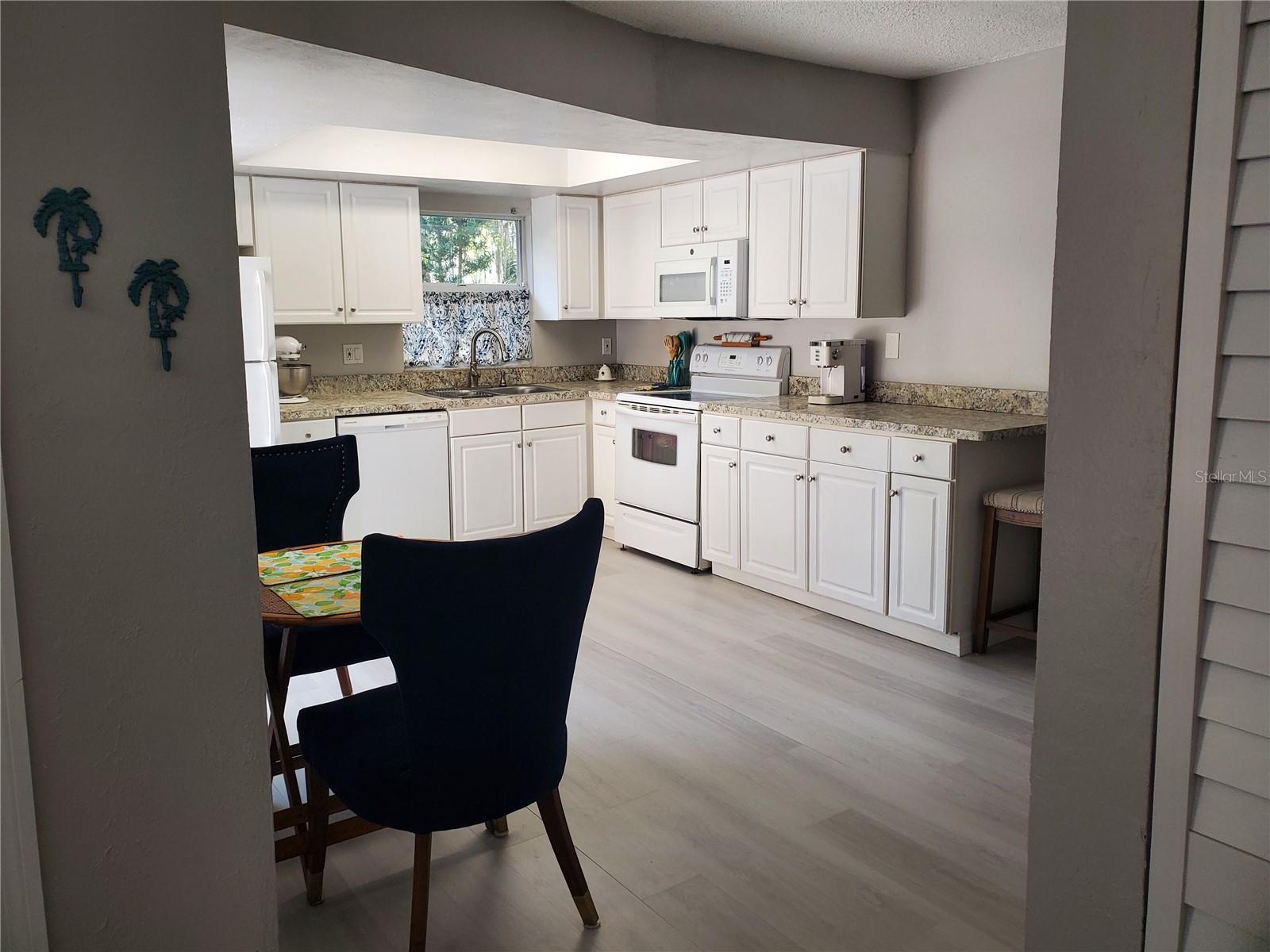 SPRINGWOOD SQUARE - Residential