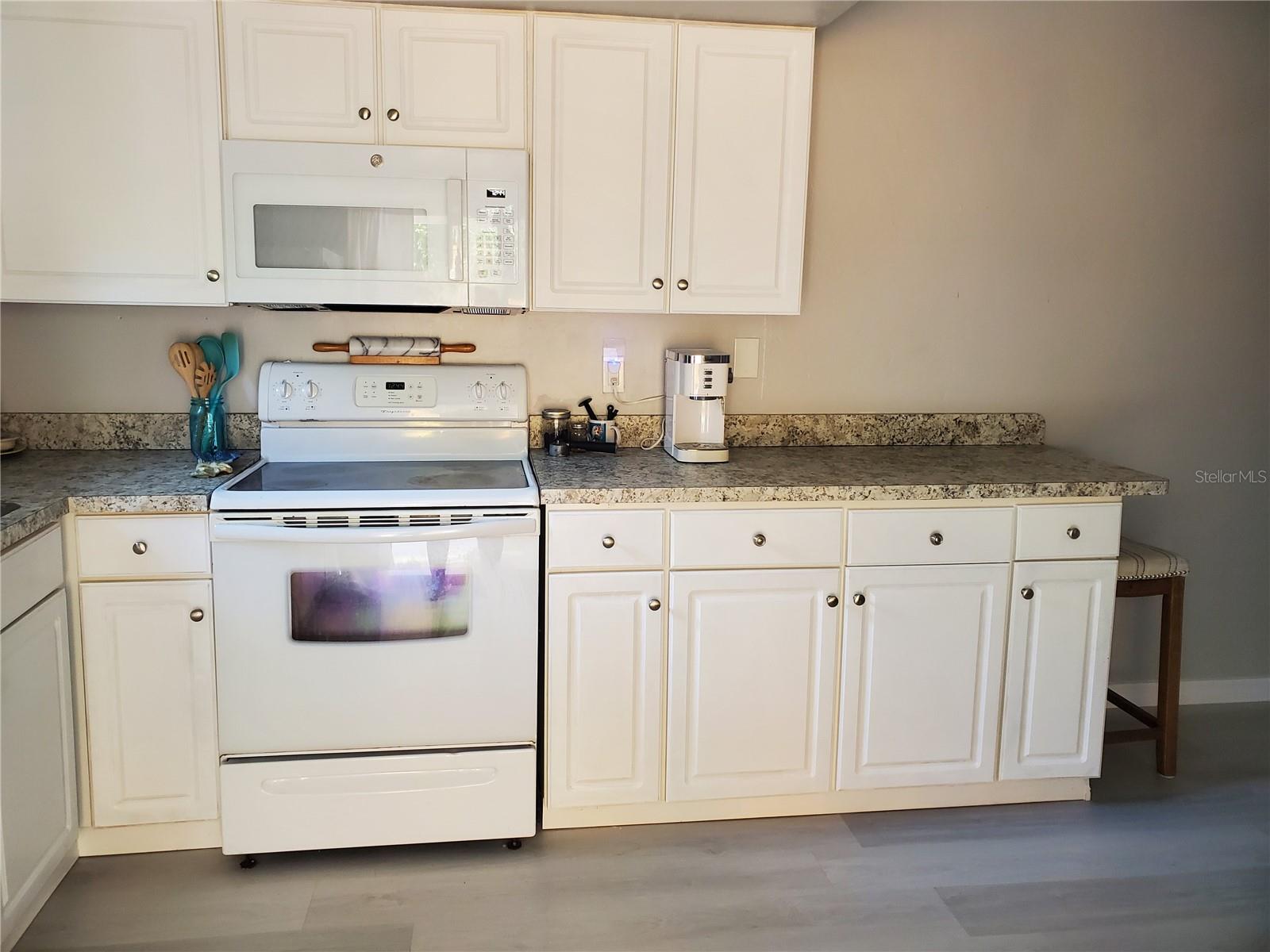 SPRINGWOOD SQUARE - Residential