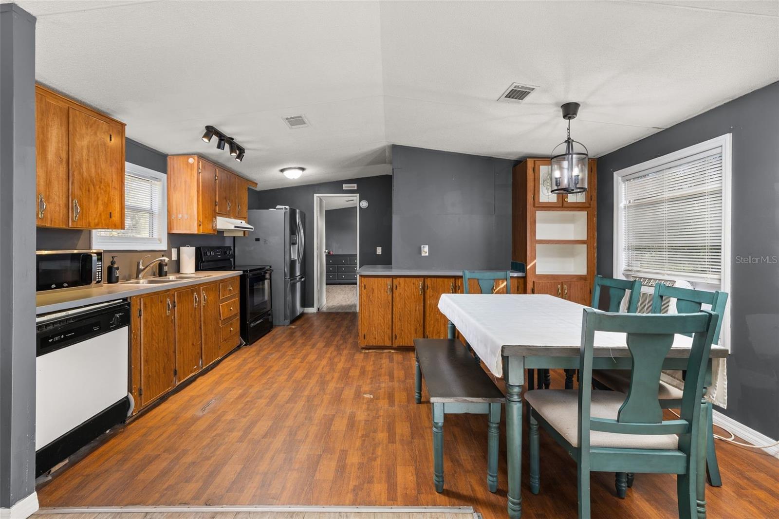 LEISURE LAKES INC - Residential