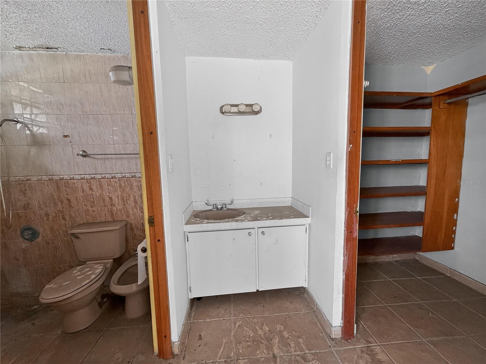 URB.MIRAFLORES - Residential