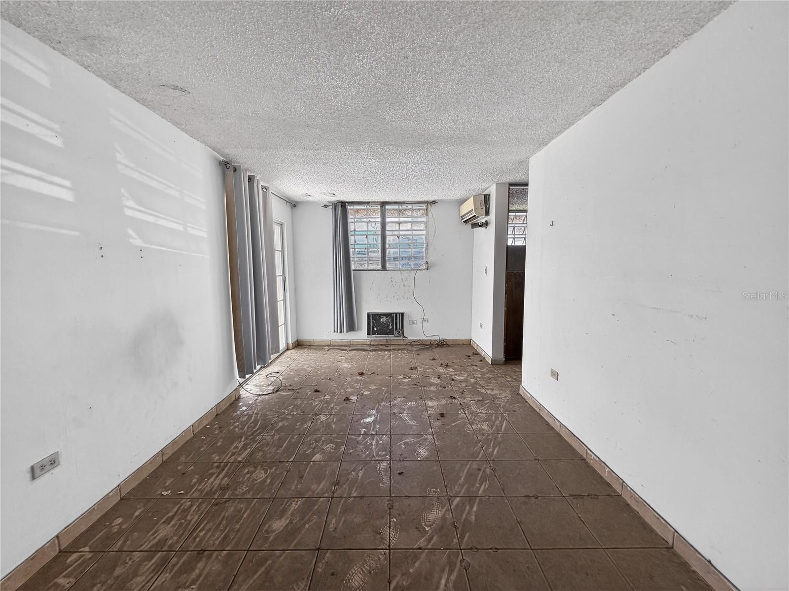 URB.MIRAFLORES - Residential