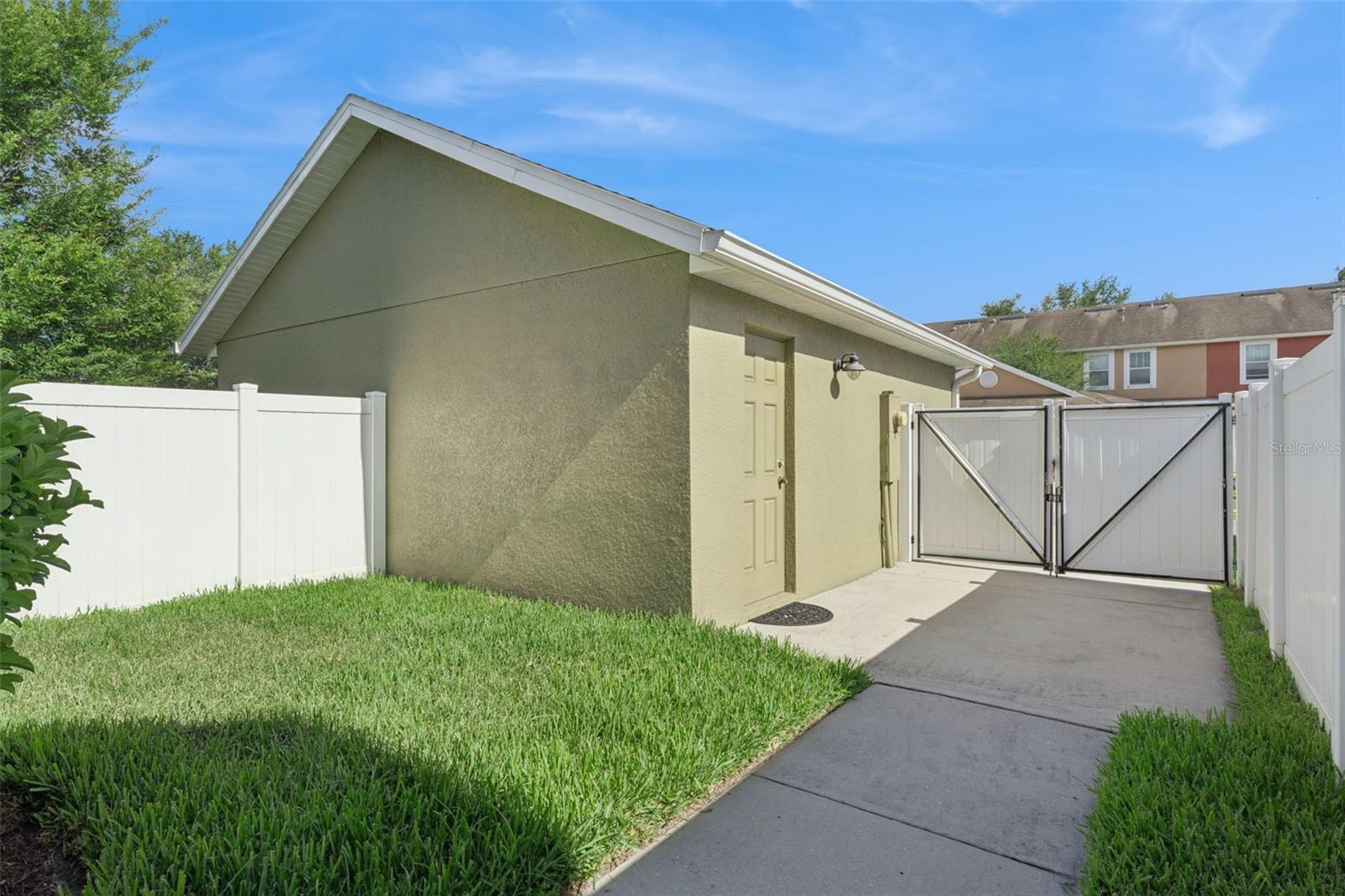 WATERS EDGE/LK NONA 03 C-F & - Residential