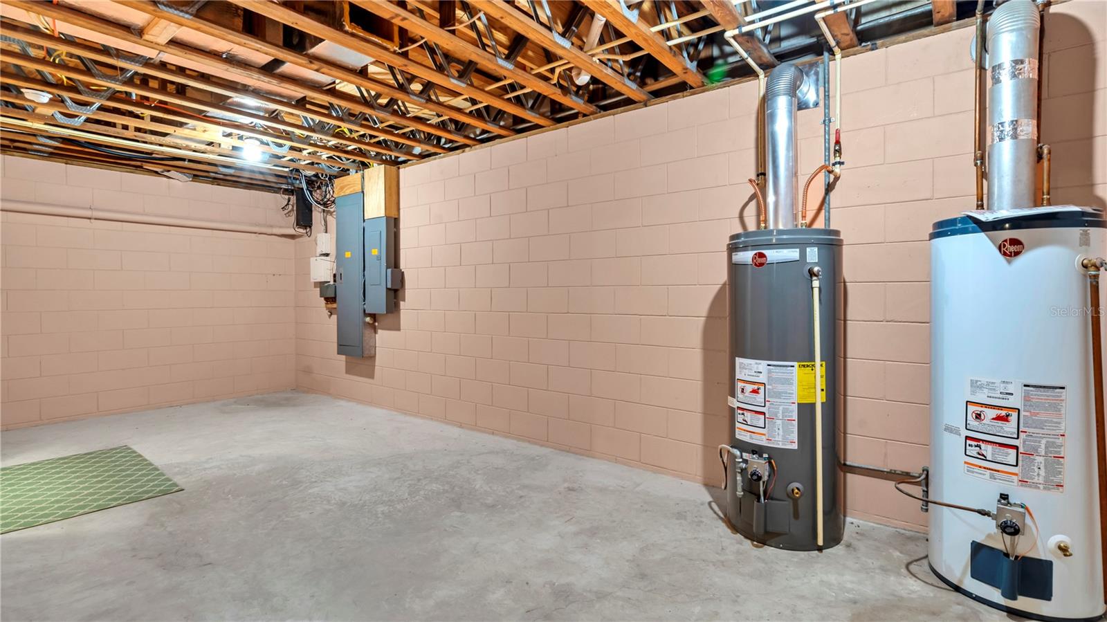 MOUNTAIN LAKE UNREC - Residential