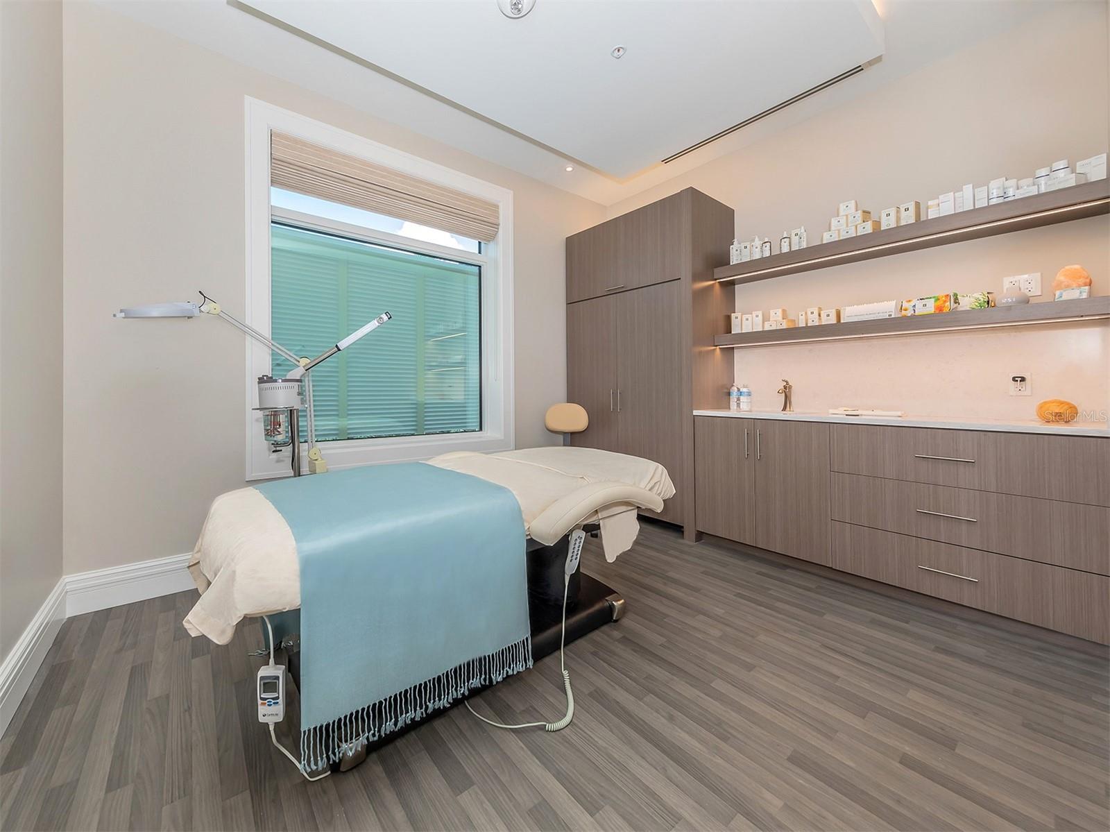 VENICE GOLF & COUNTRY CLUB - Residential