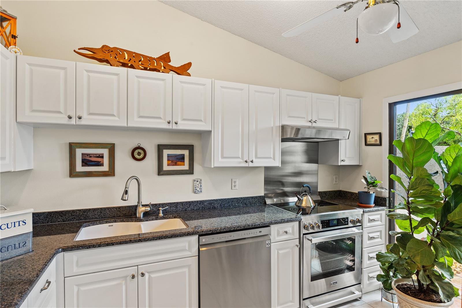 FORTY THREE WEST OAKS - Residential