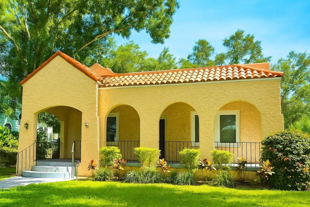 Photo of 2630 W Sunset Drive, Tampa, FL 33629 (MLS # A4669870)