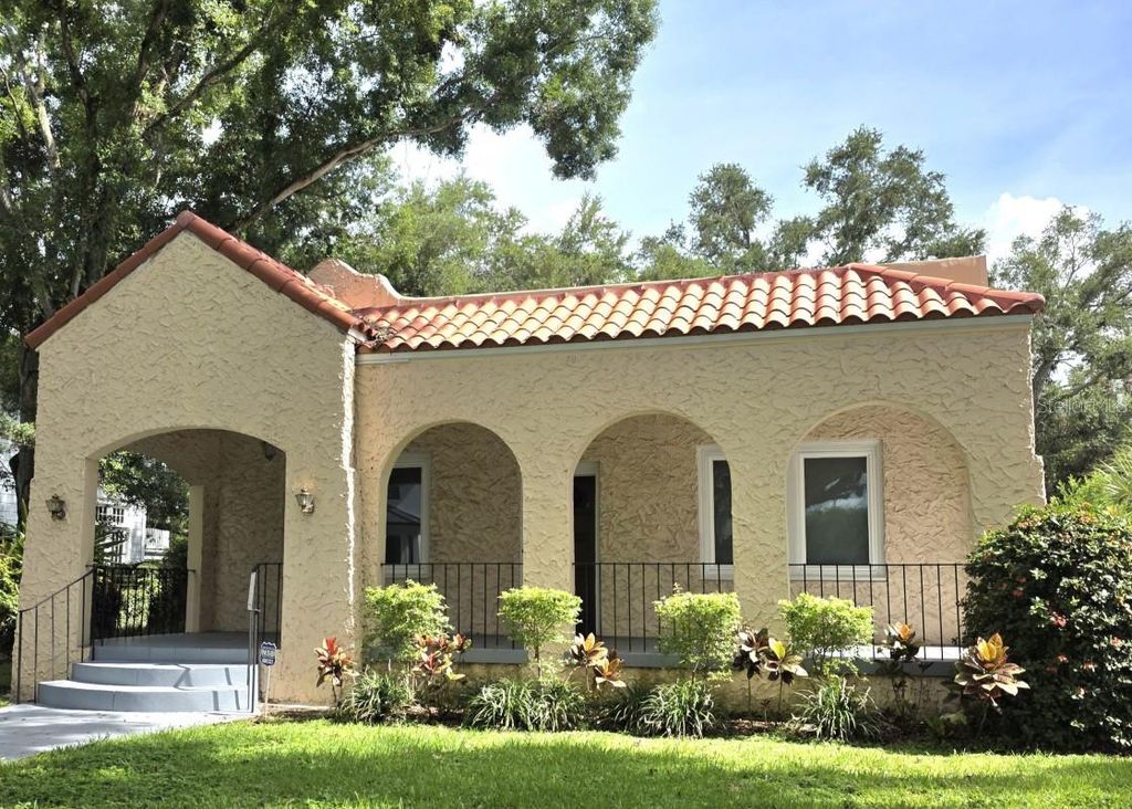 Photo of 2630 W Sunset Drive, Tampa, FL 33629 (MLS # A4669870)