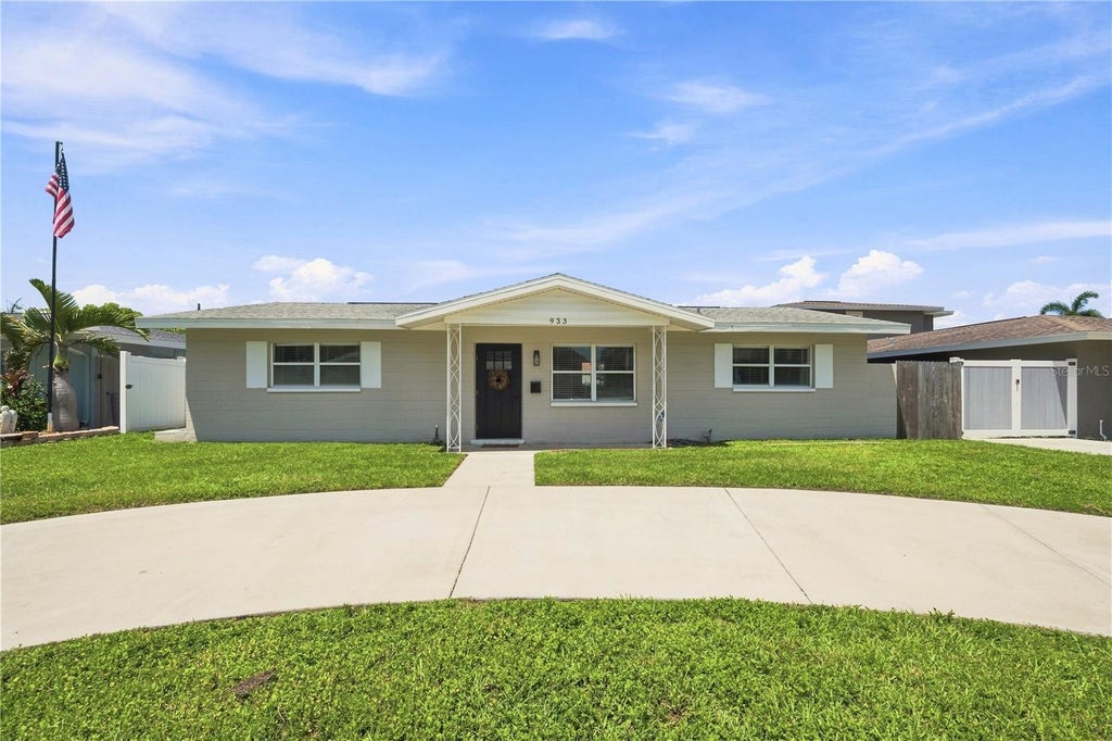 Photo of 933 41st Avenue NE, St Petersburg, FL 33703 (MLS # TB8539092)