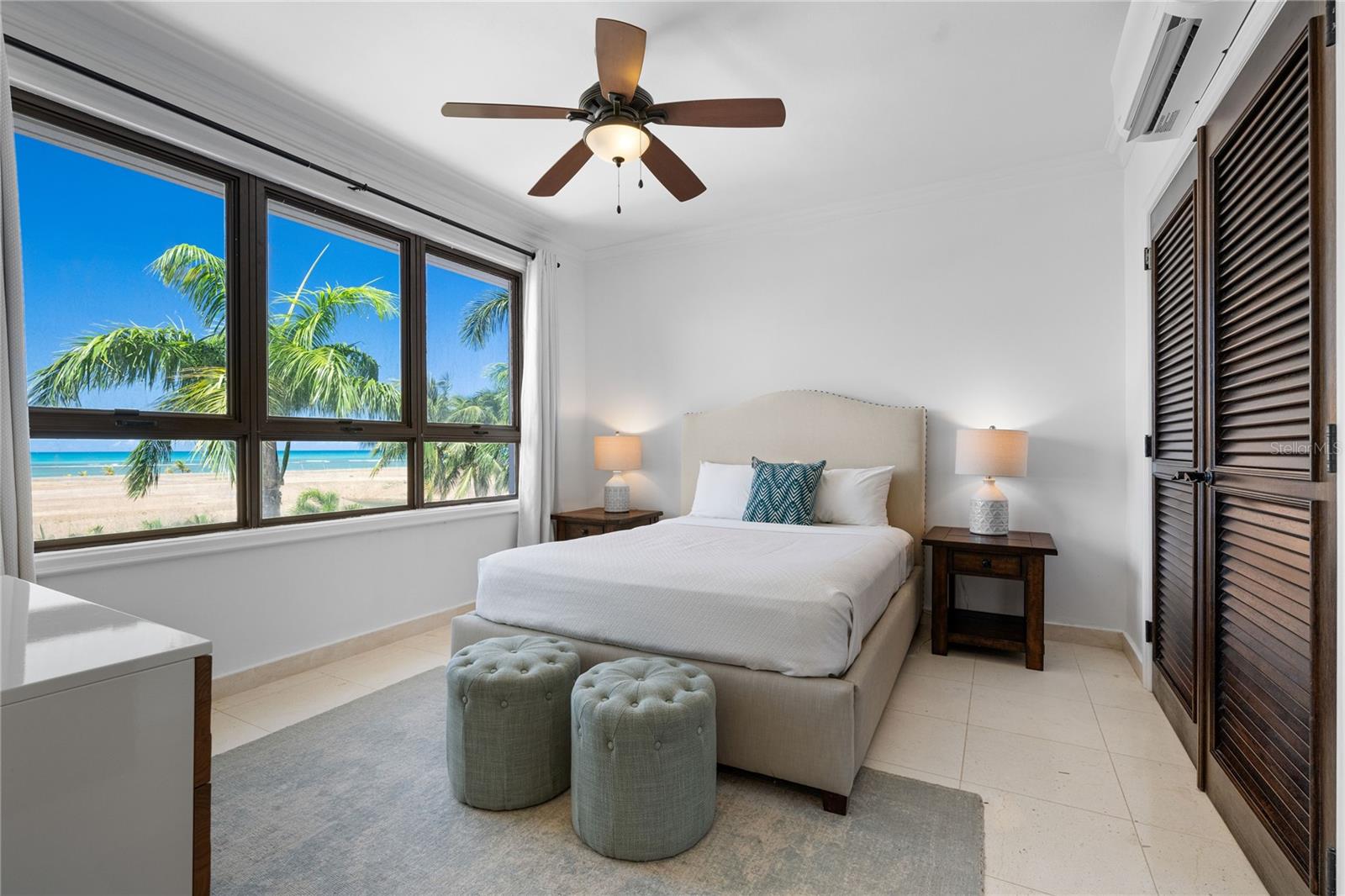COUNTRY CLUB RESIDENCES - Residential
