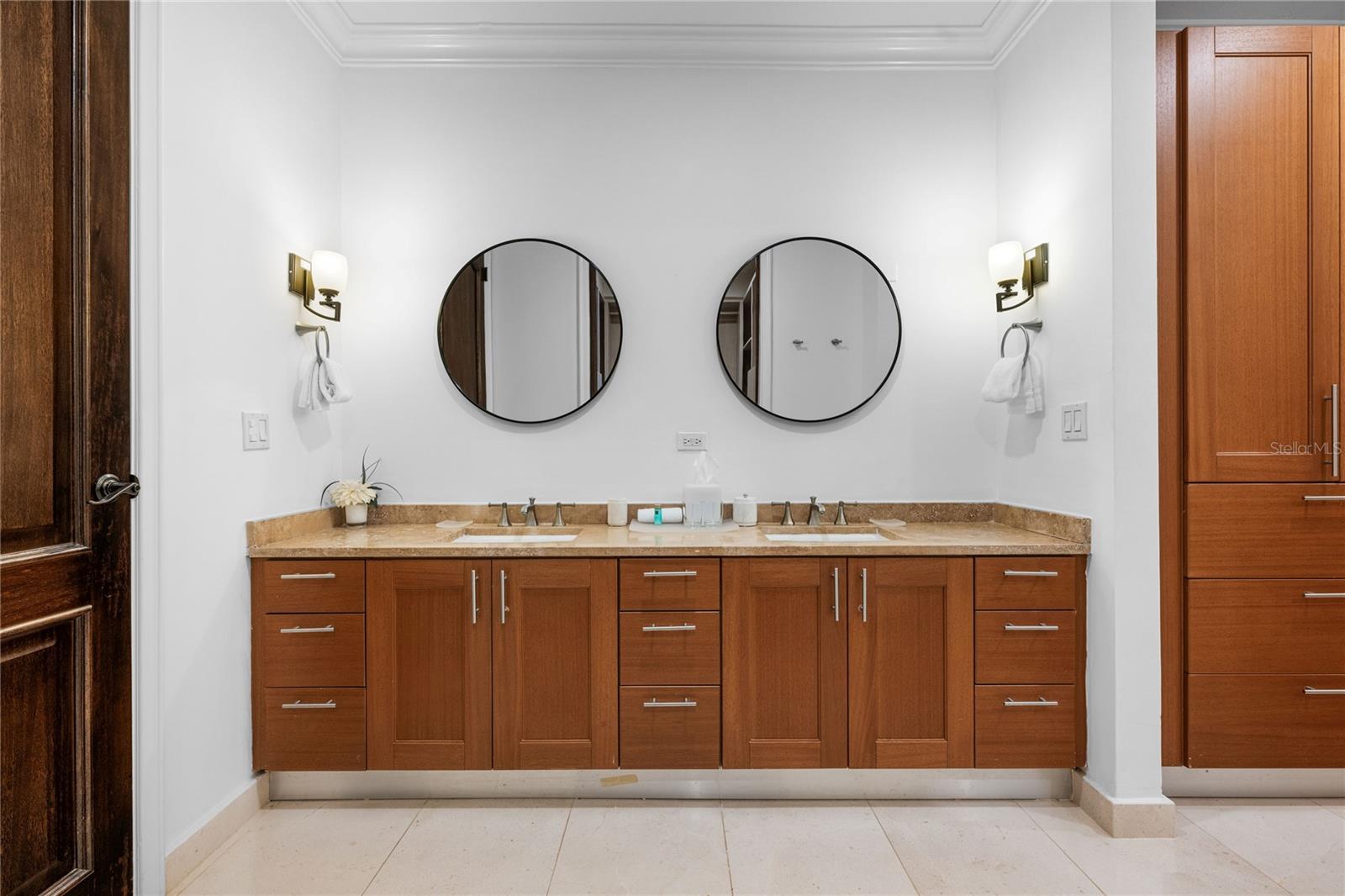 COUNTRY CLUB RESIDENCES - Residential