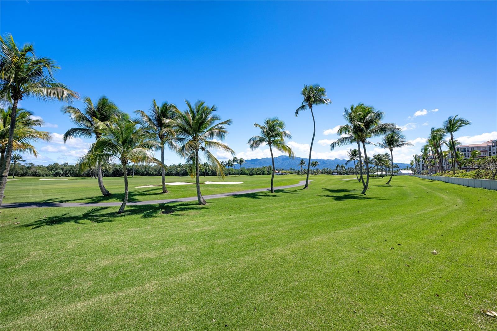 COUNTRY CLUB RESIDENCES - Residential
